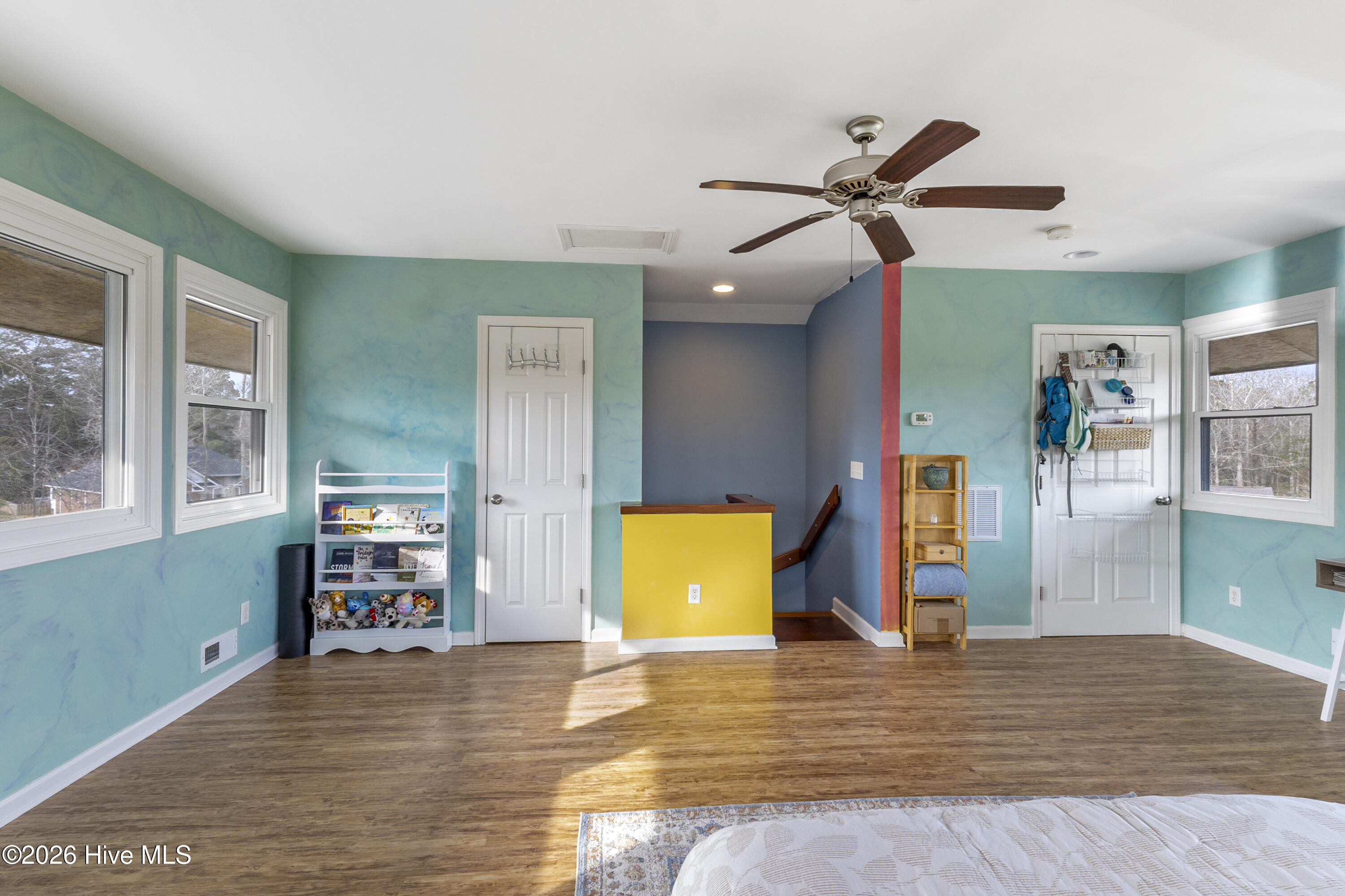 100550645 | Photo 24