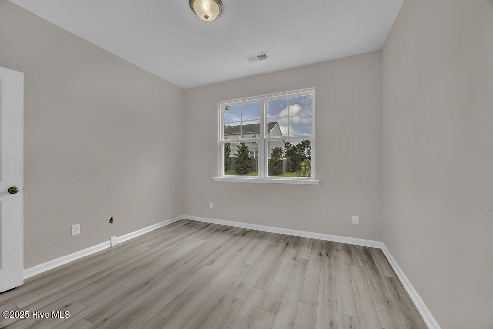 100520096 | Photo 19