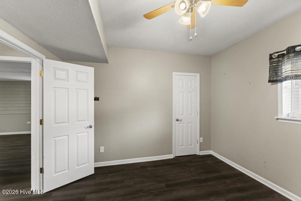 100570465 | Photo 24