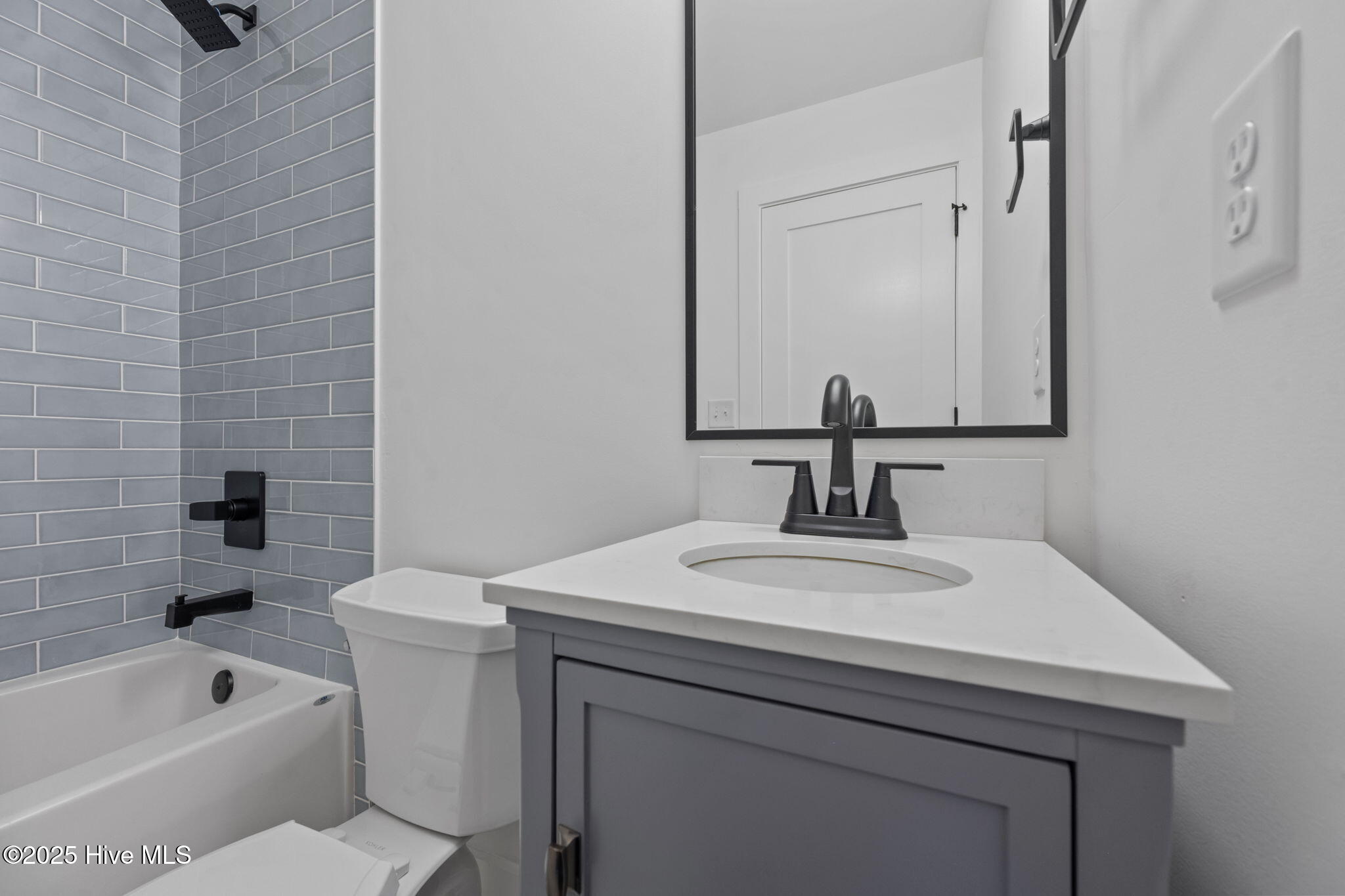 100547090 | Photo 53