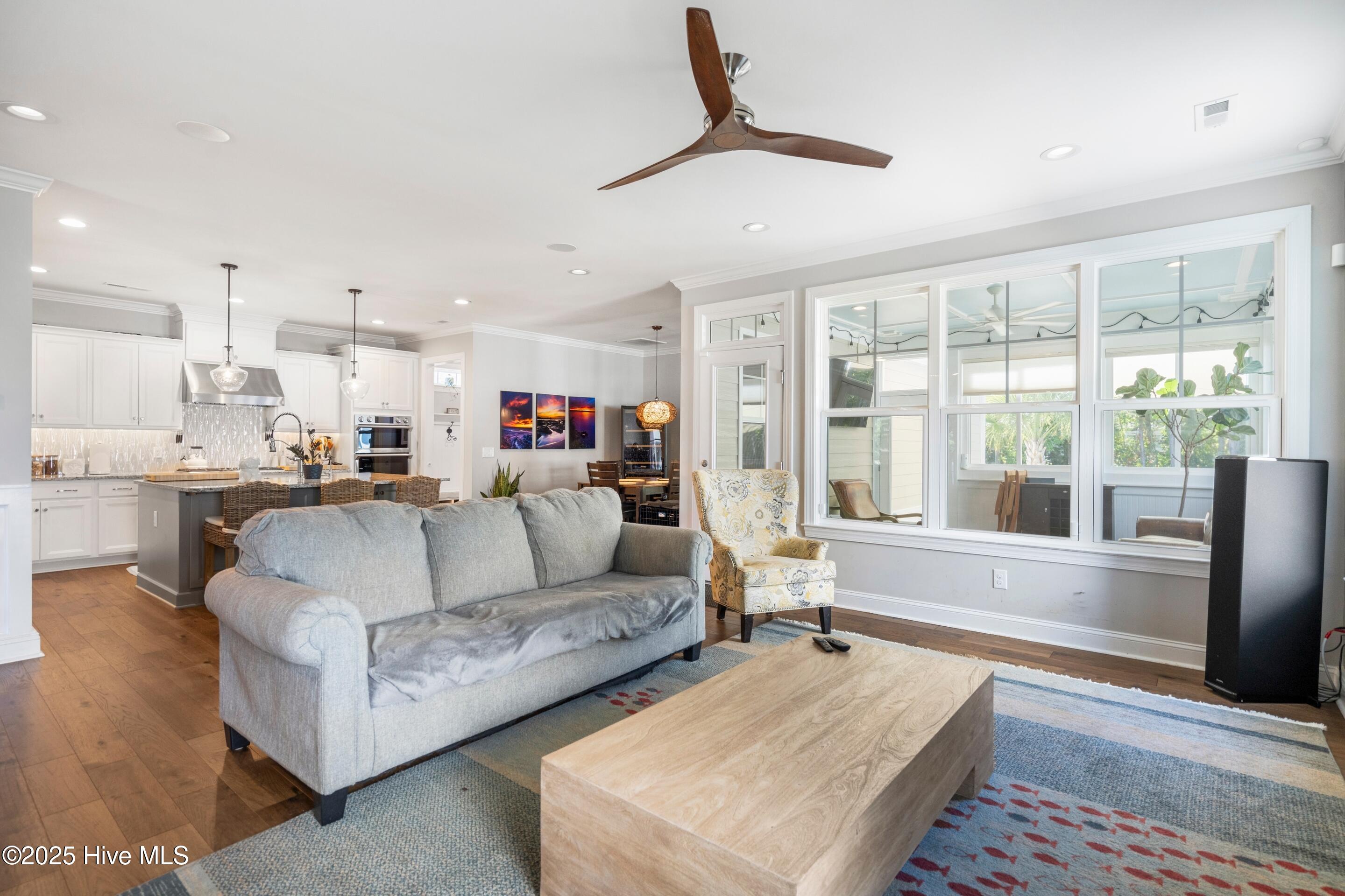 100551438 | Photo 25