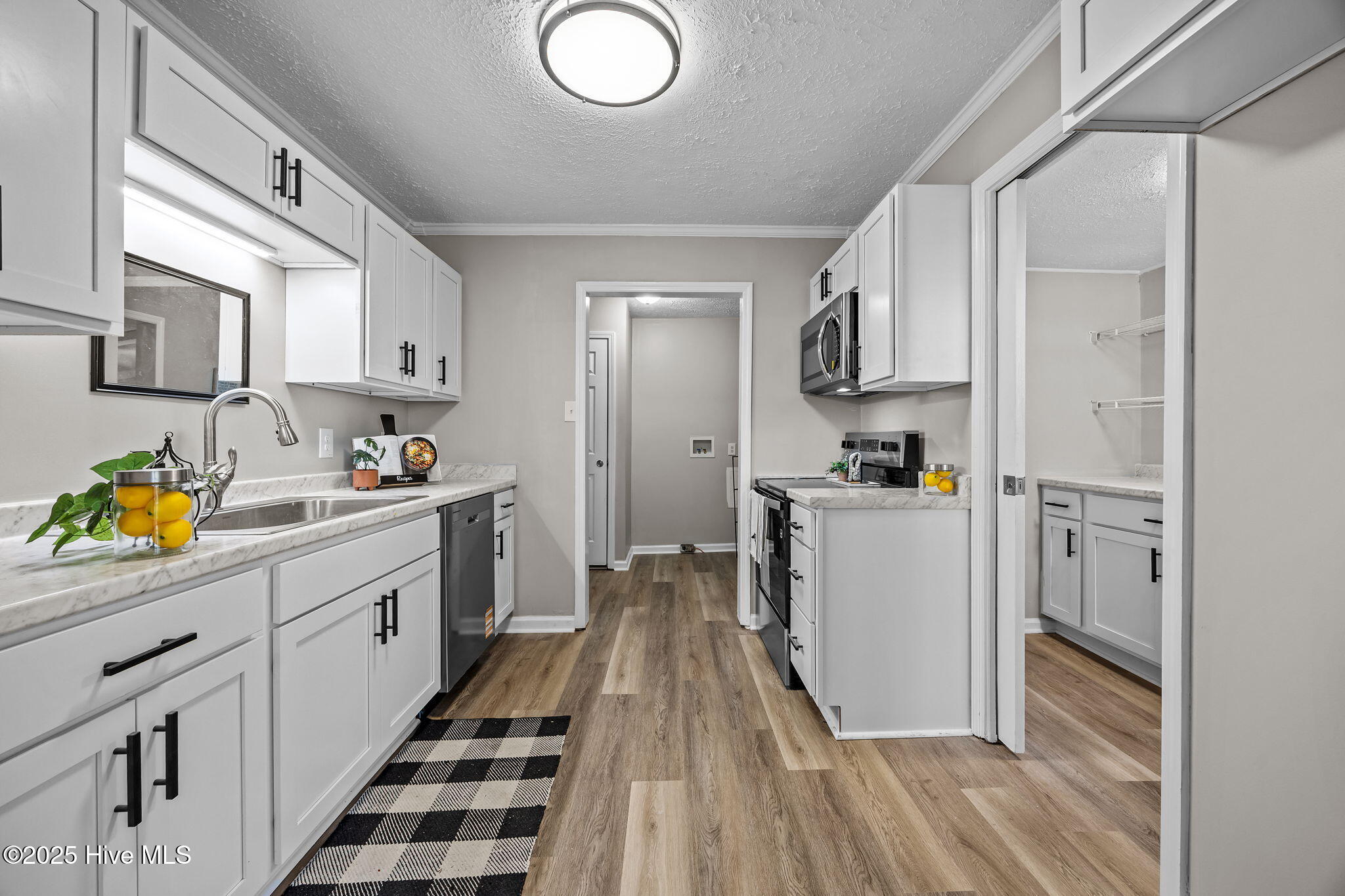 100543072 | Photo 14