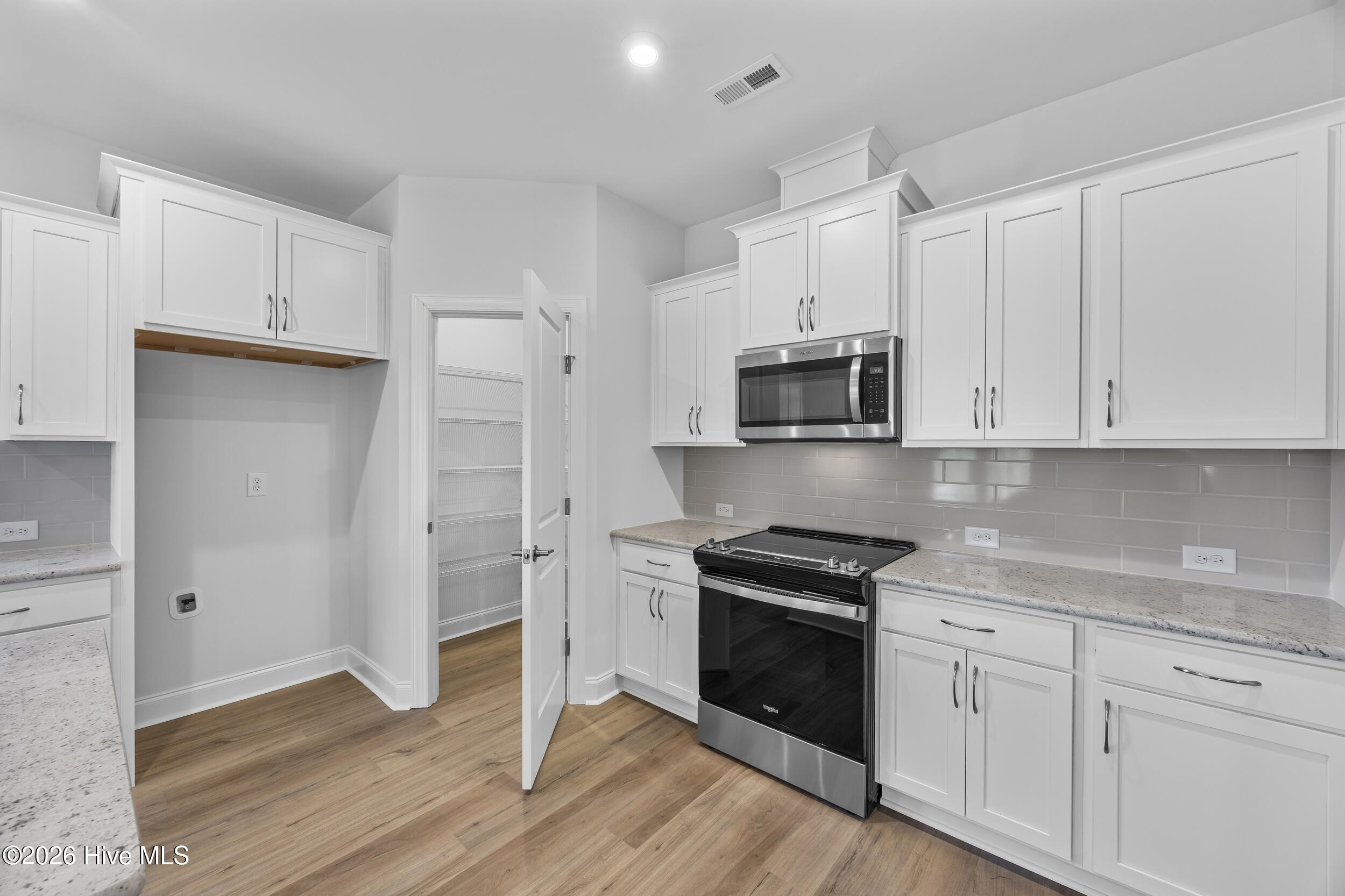 100527051 | Photo 25