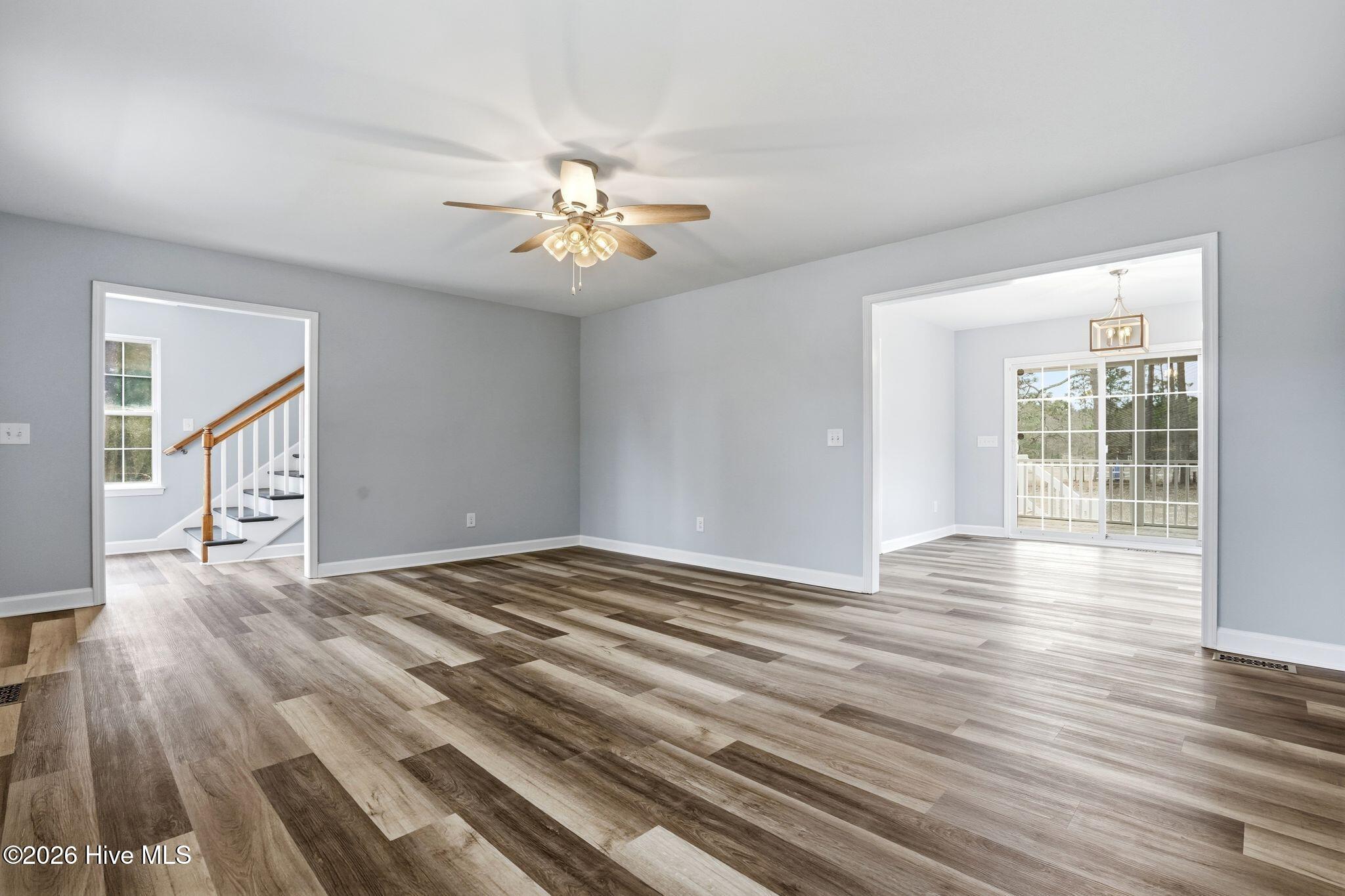 100557093 | Photo 18