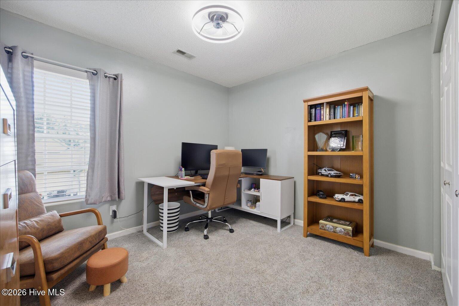 100563445 | Photo 19