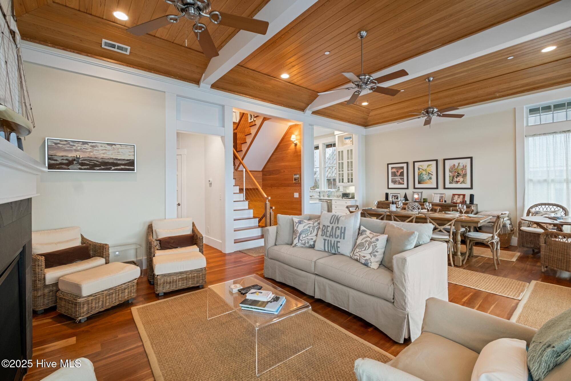 100492328 | Photo 11