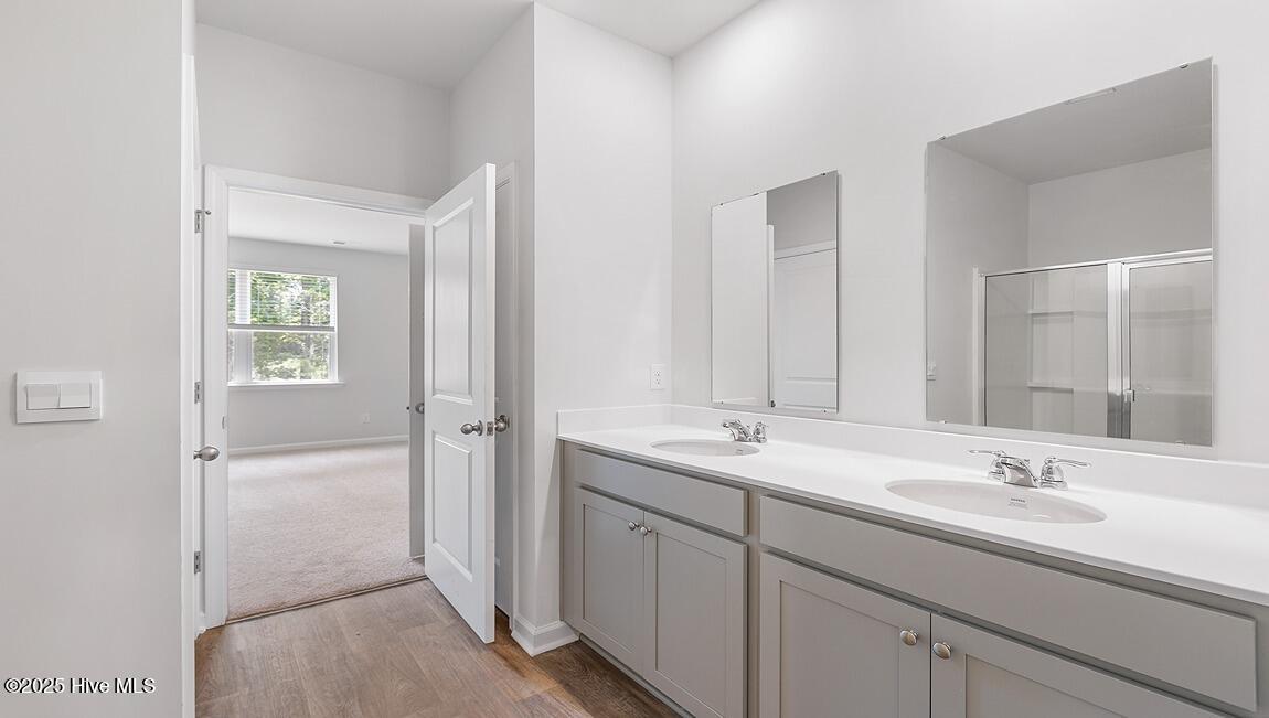 100560414 | Photo 11