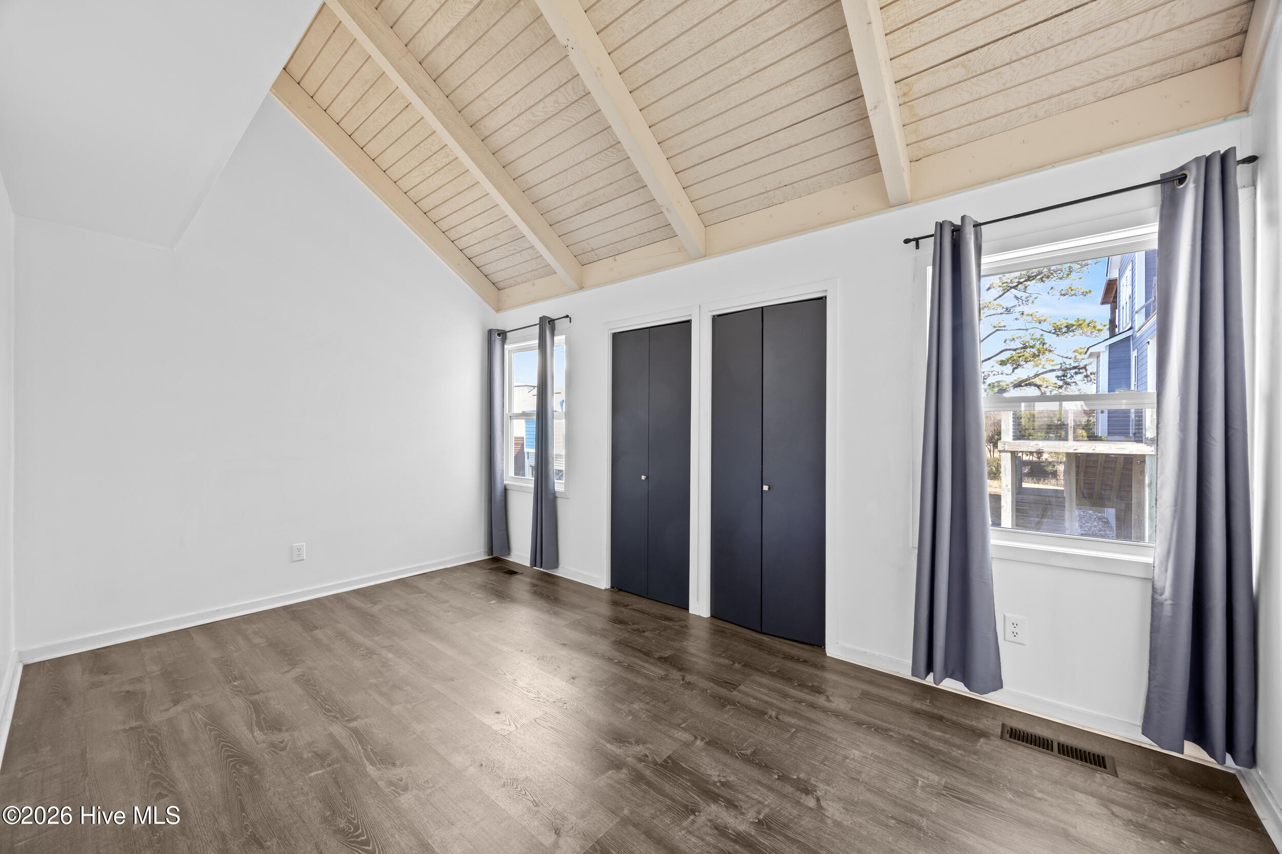 100548204 | Photo 12