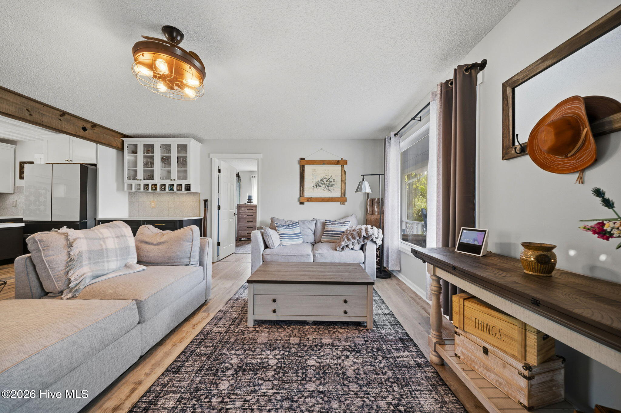 100569227 | Photo 14