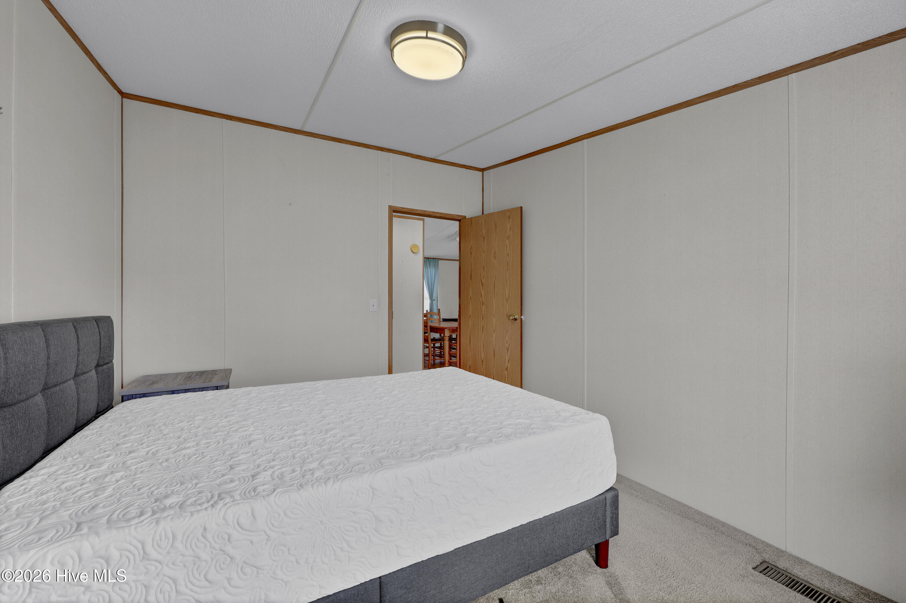 100564318 | Photo 25