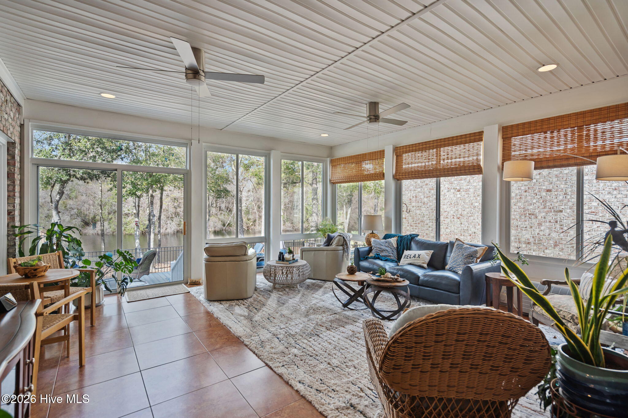 100562248 | Photo 24