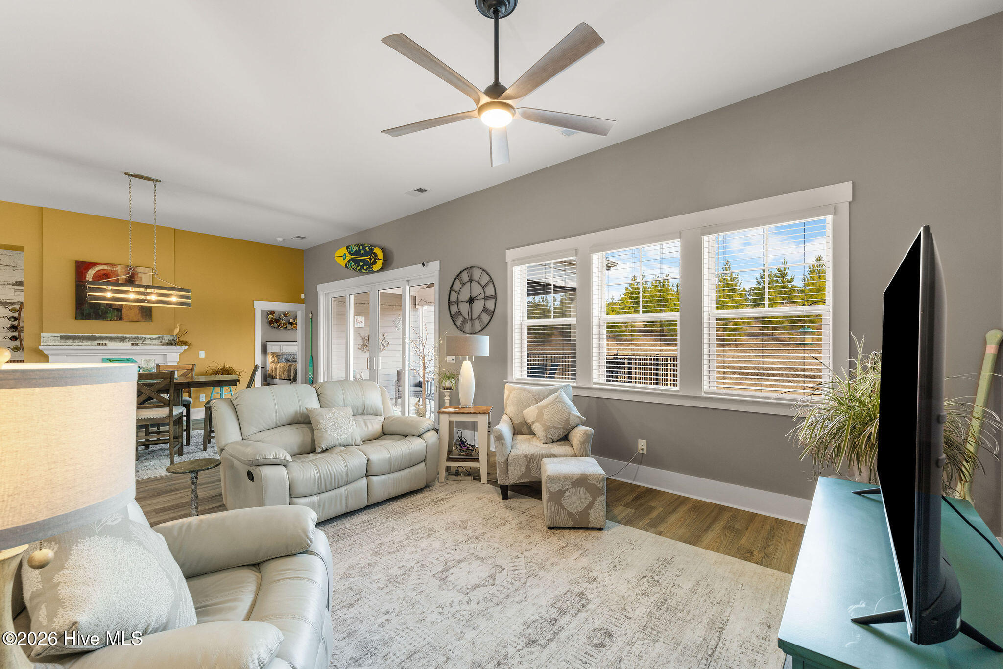 100554003 | Photo 23