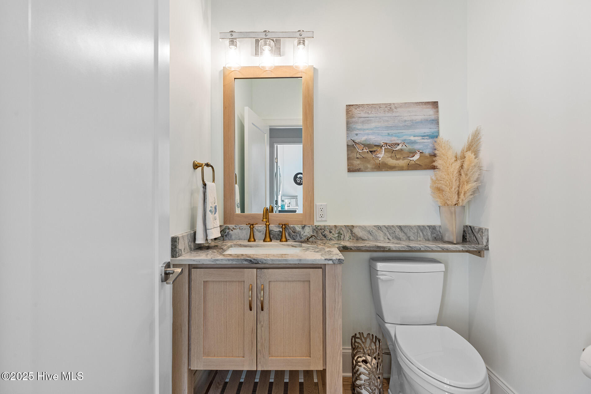 100540813 | Photo 44