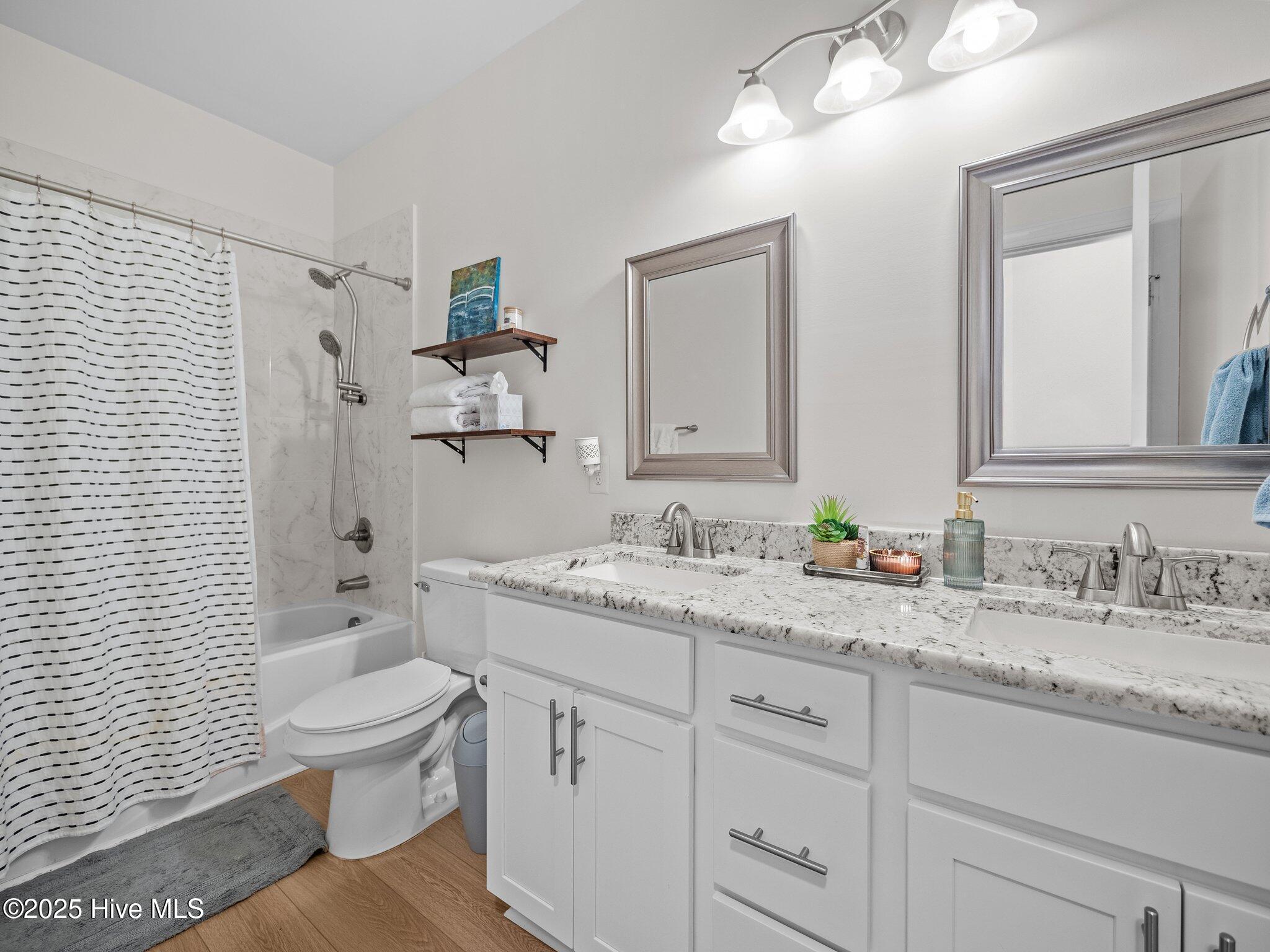 100565720 | Photo 19