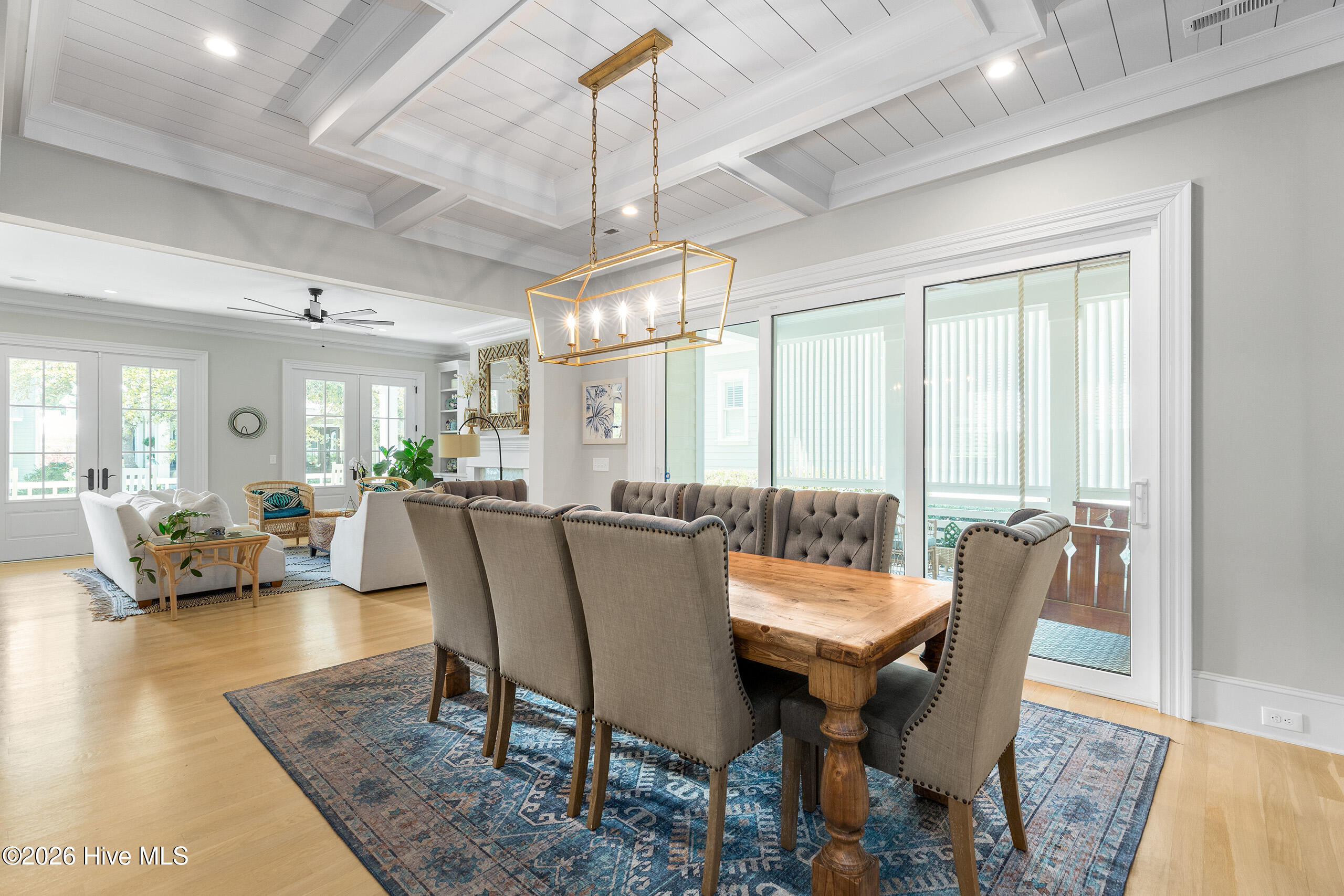 100563719 | Photo 24