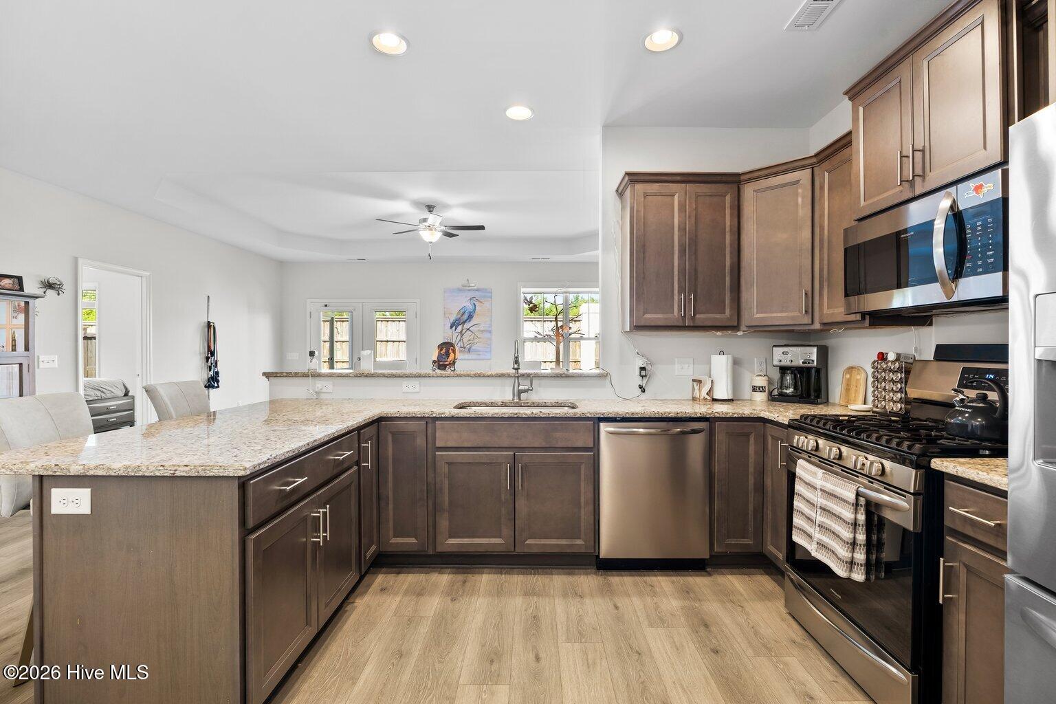 100549643 | Photo 17