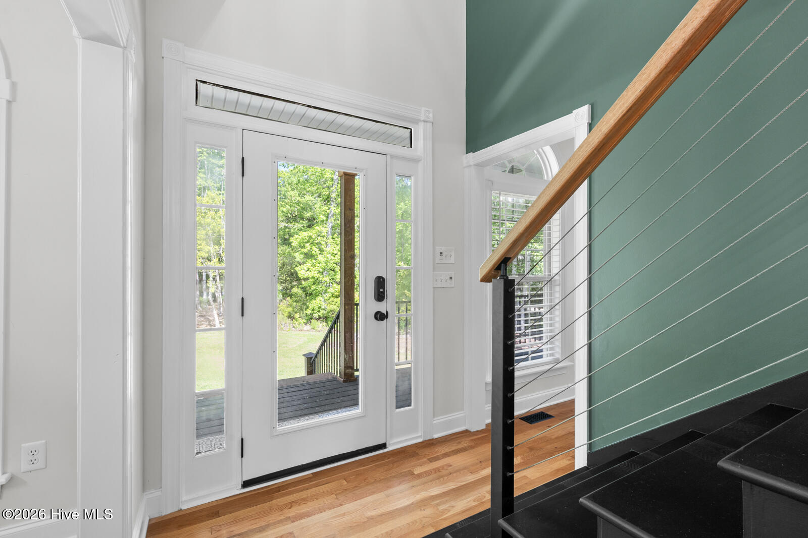 100569189 | Photo 11