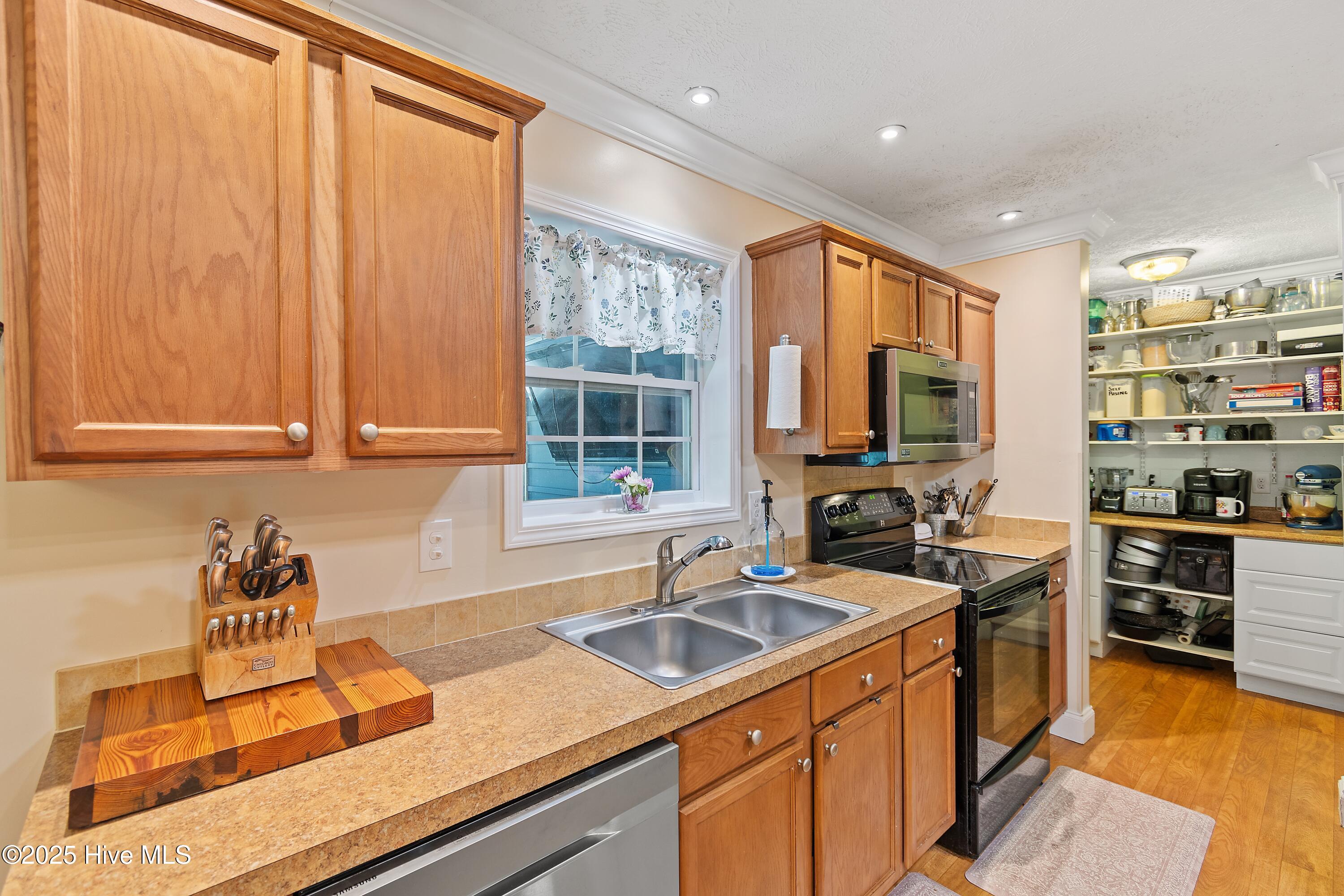 100504365 | Photo 12