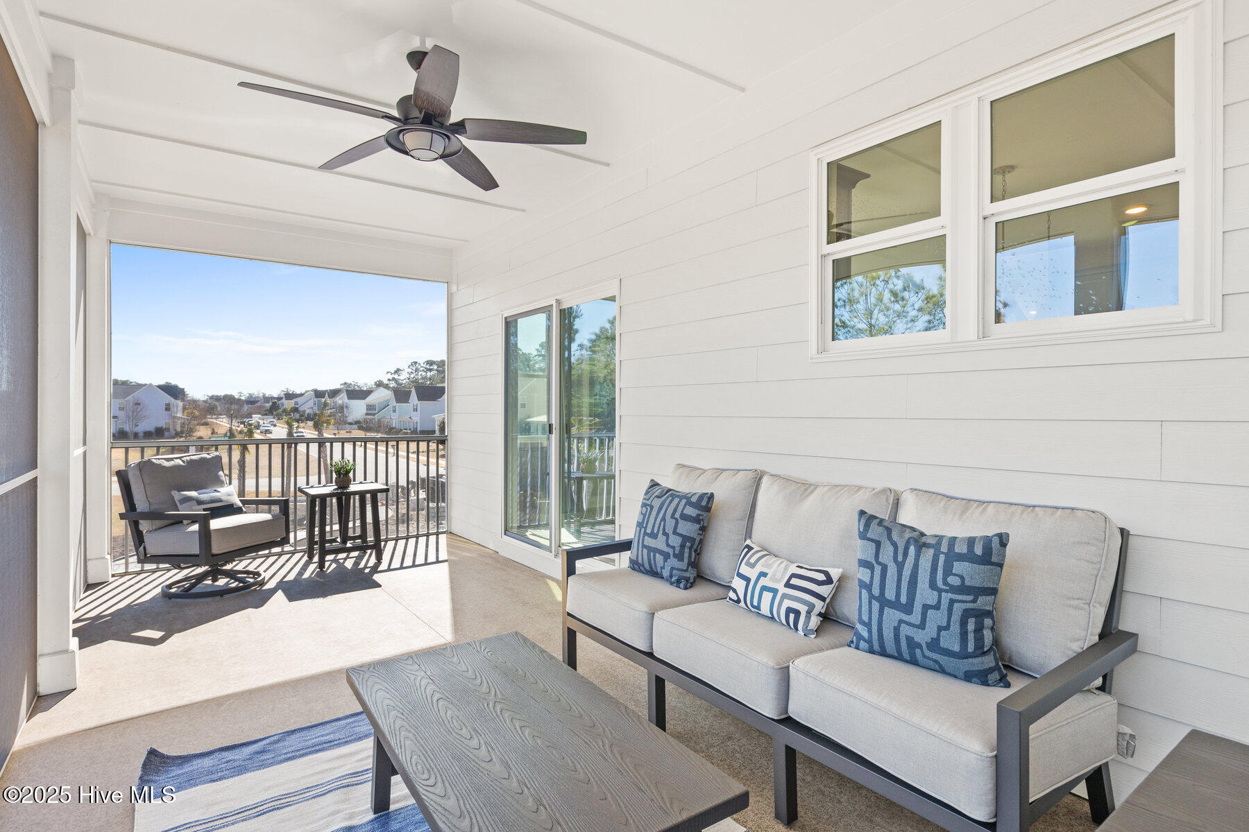 100534018 | Photo 33