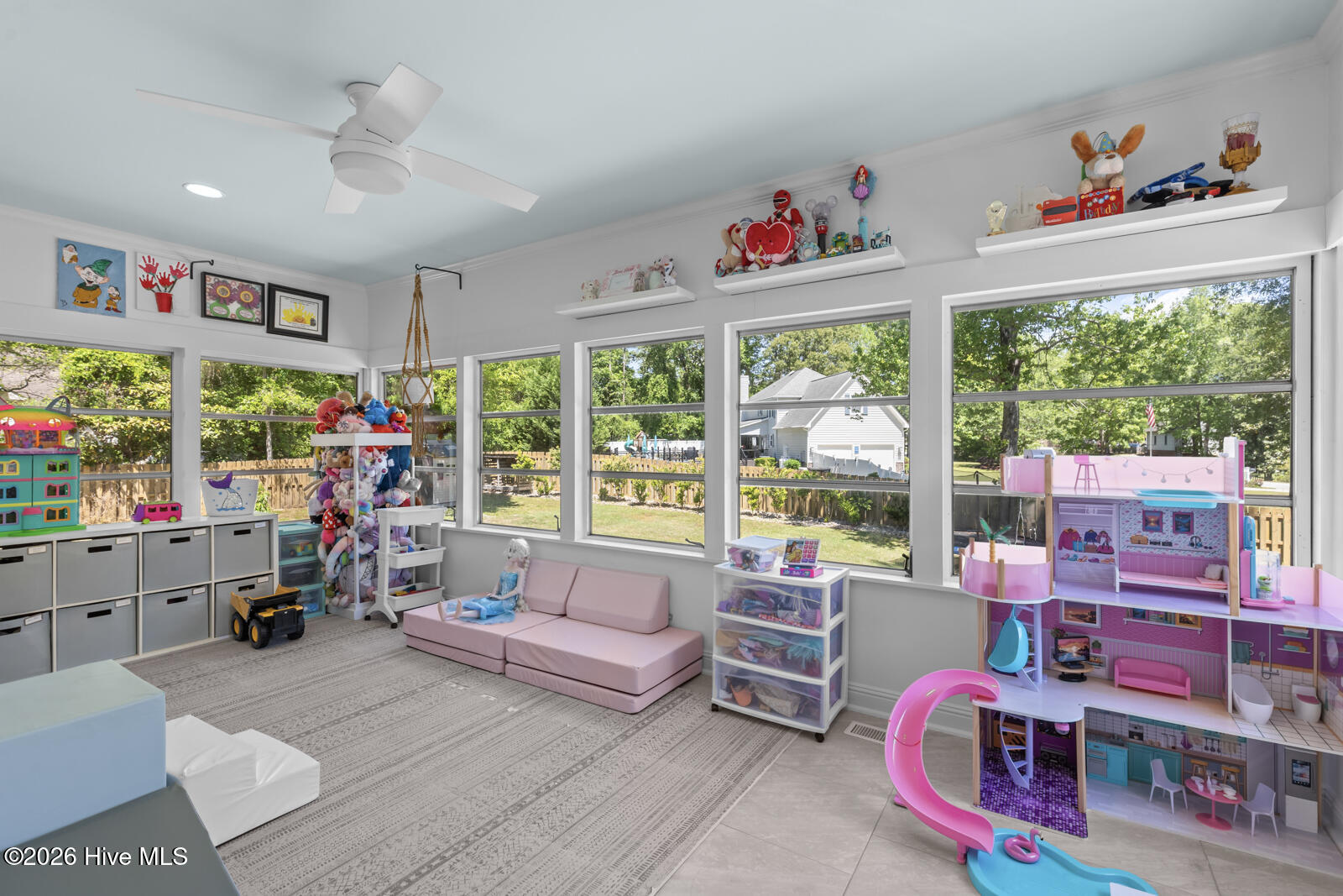 100569871 | Photo 16