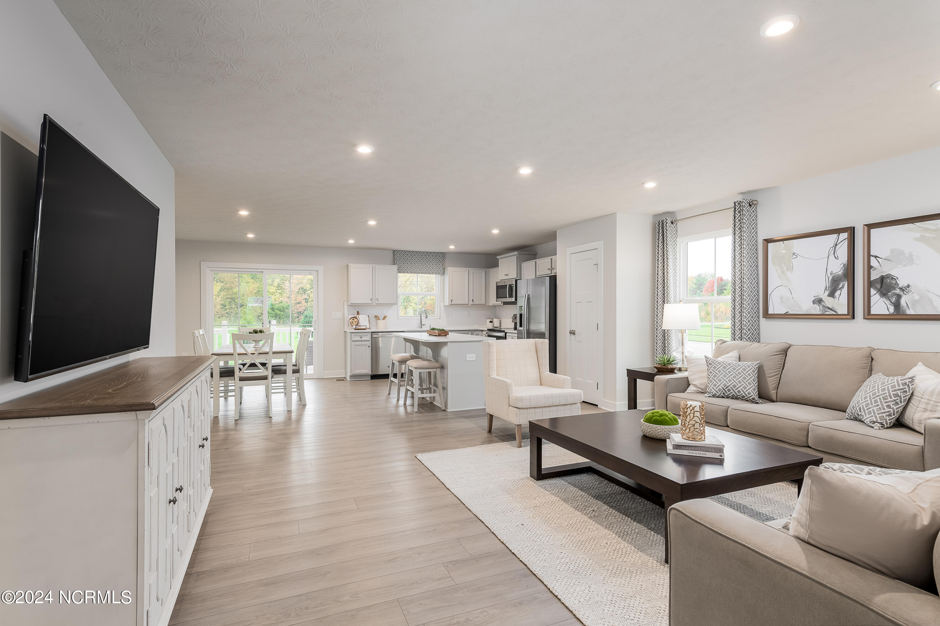 100547592 | Photo 13