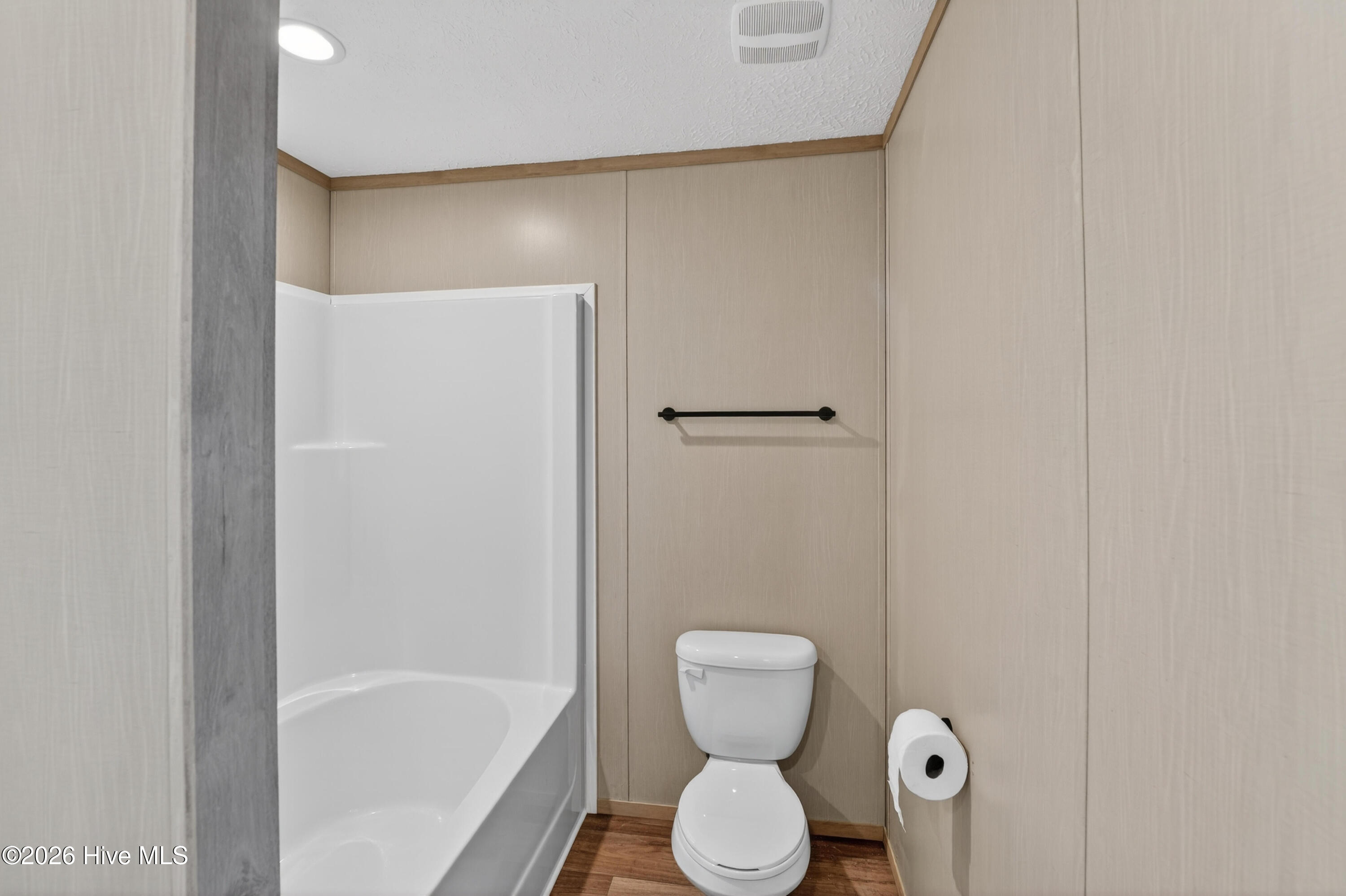 100560207 | Photo 16