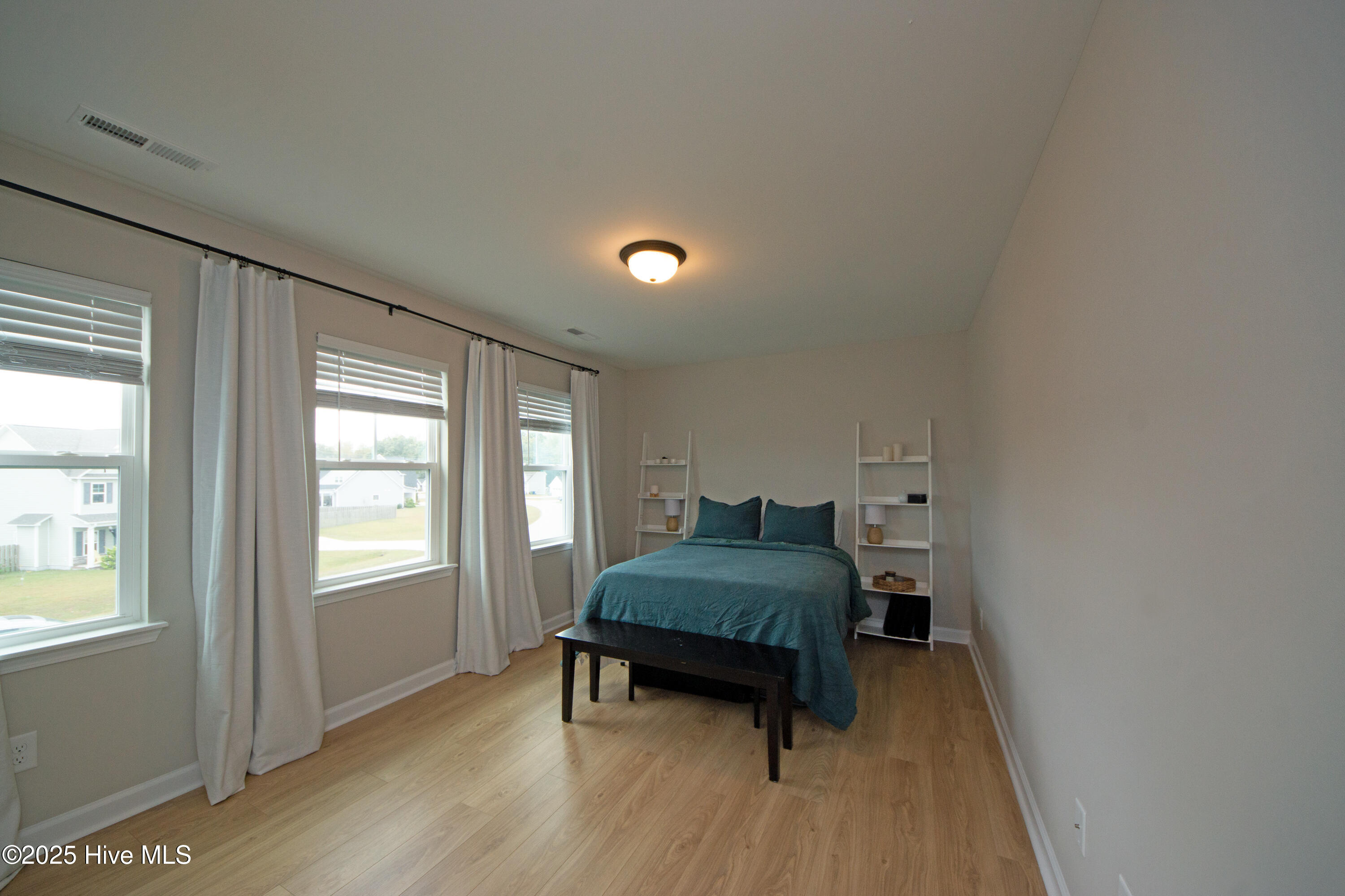 100539129 | Photo 37