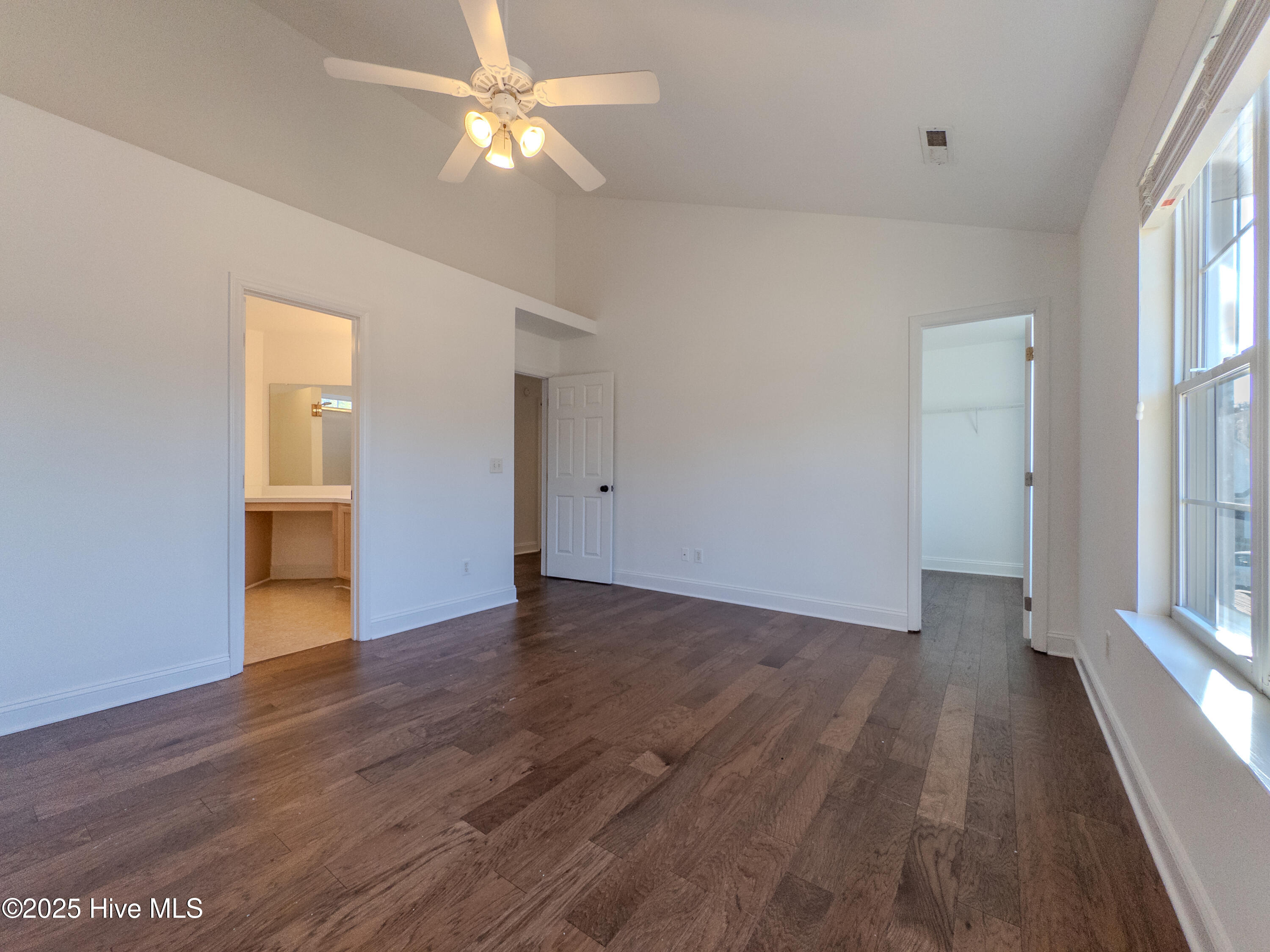 100546237 | Photo 16