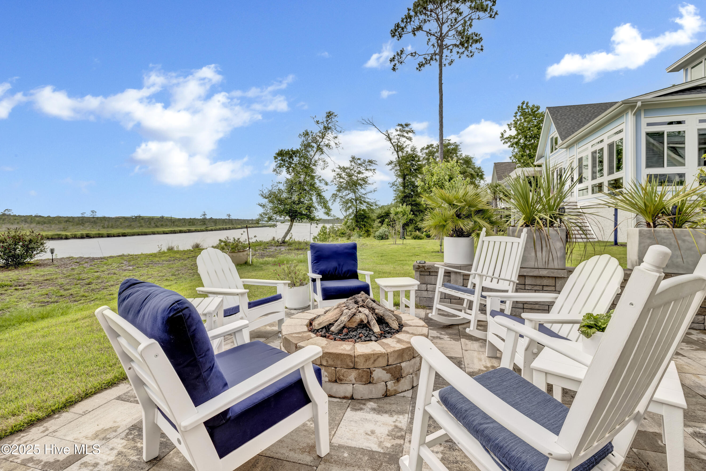 100537011 | Photo 61