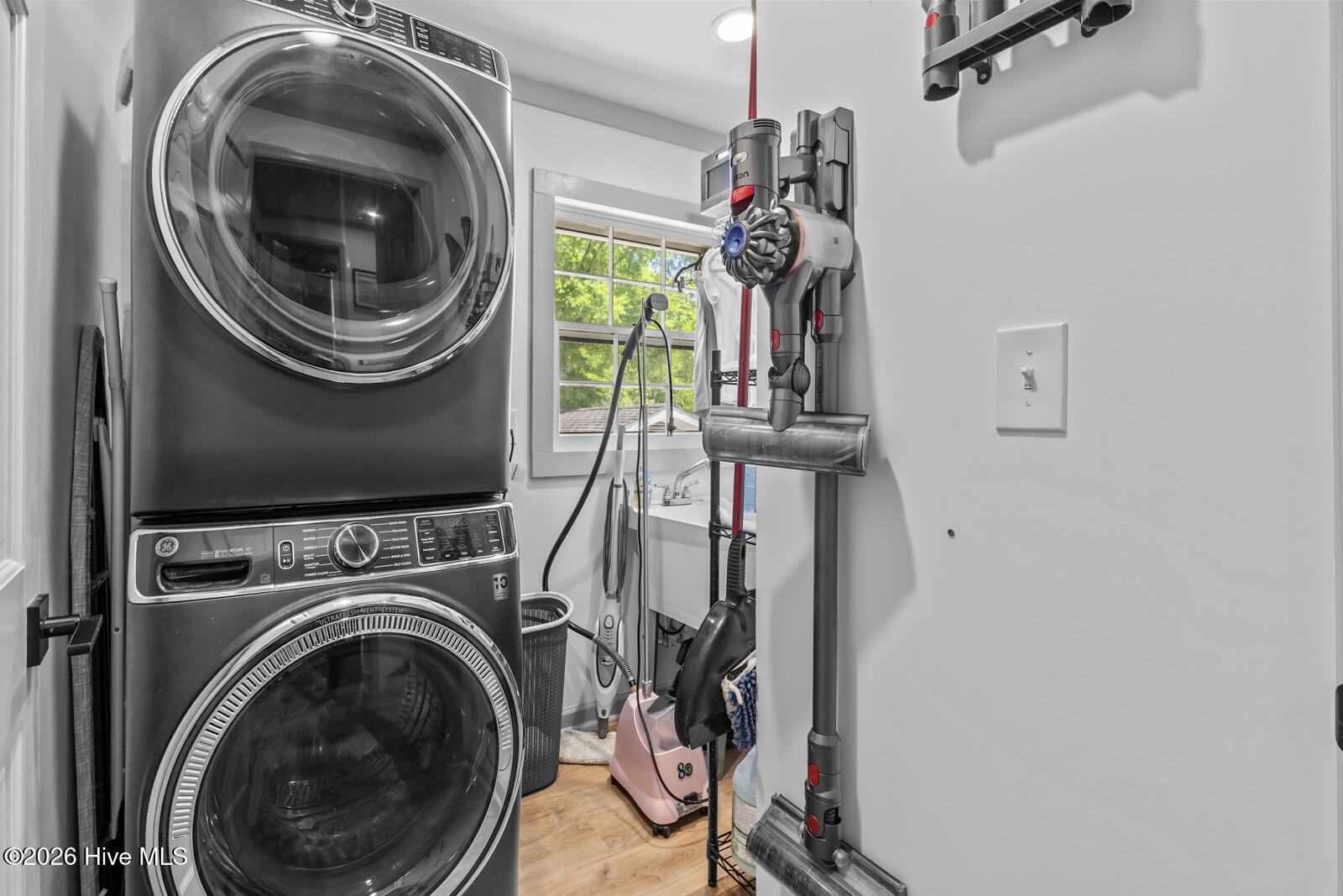 100569871 | Photo 31