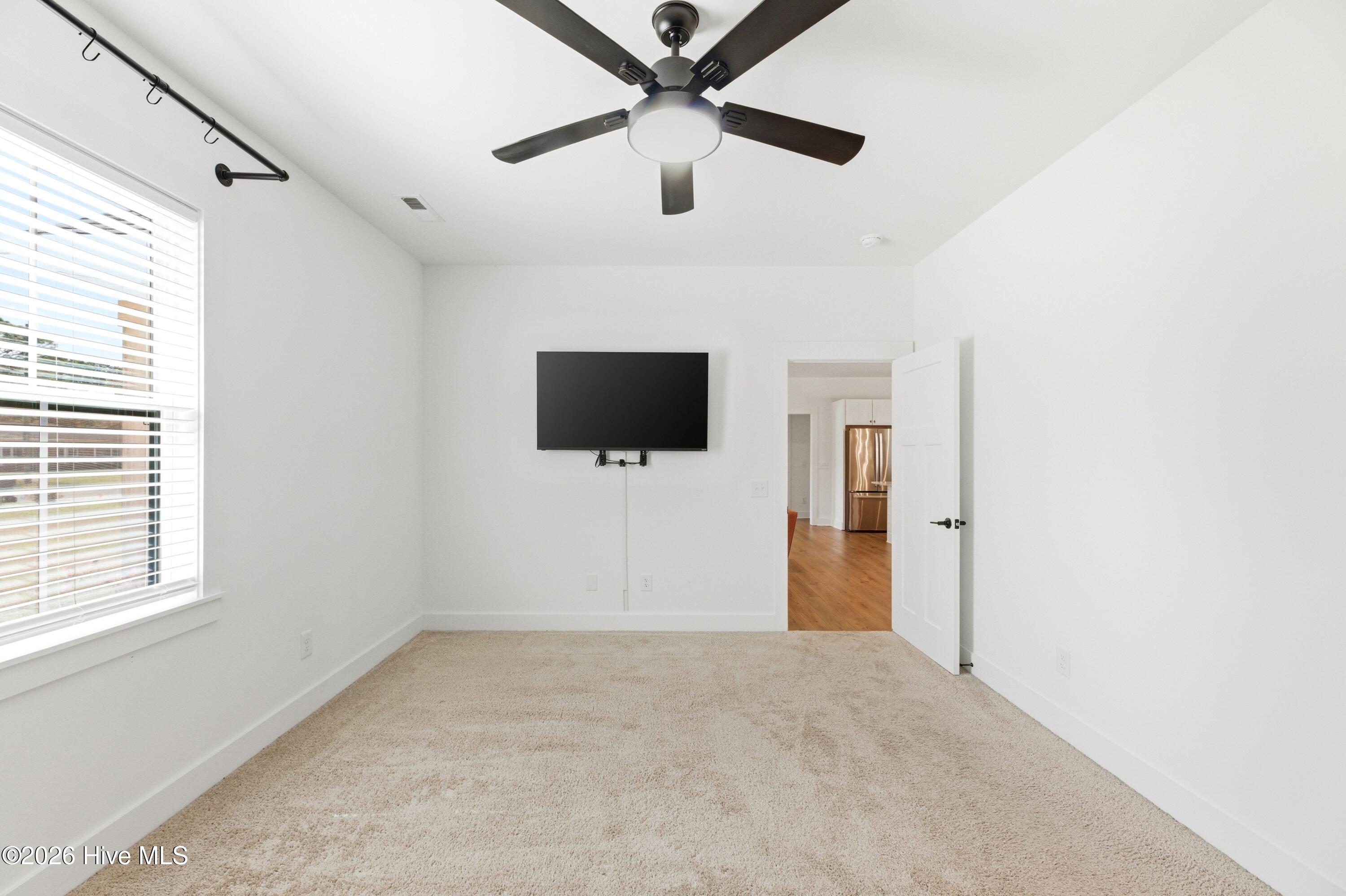 100561683 | Photo 19