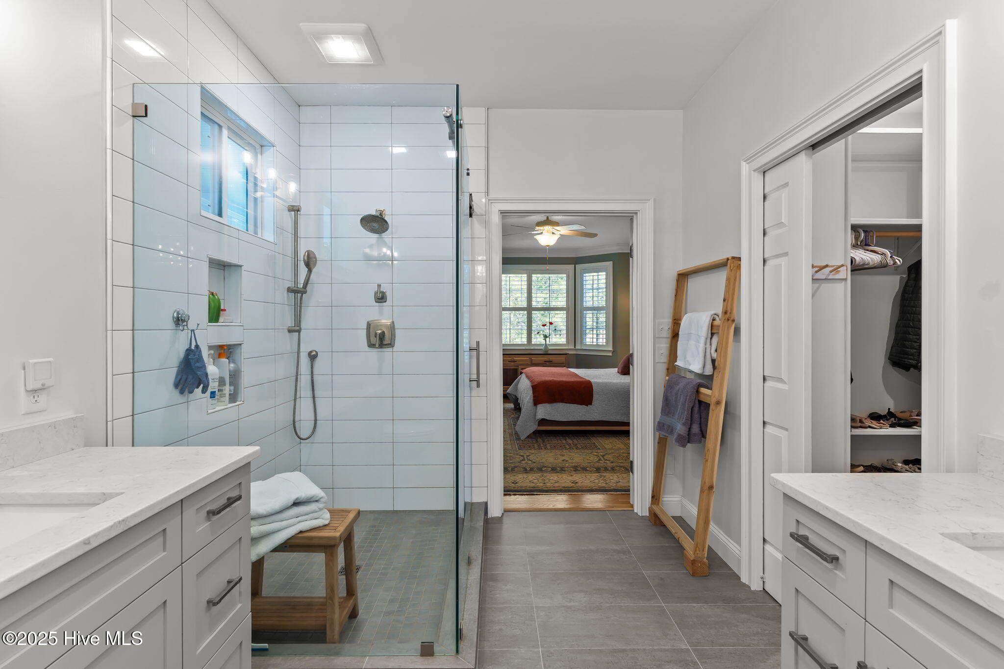 100538166 | Photo 30