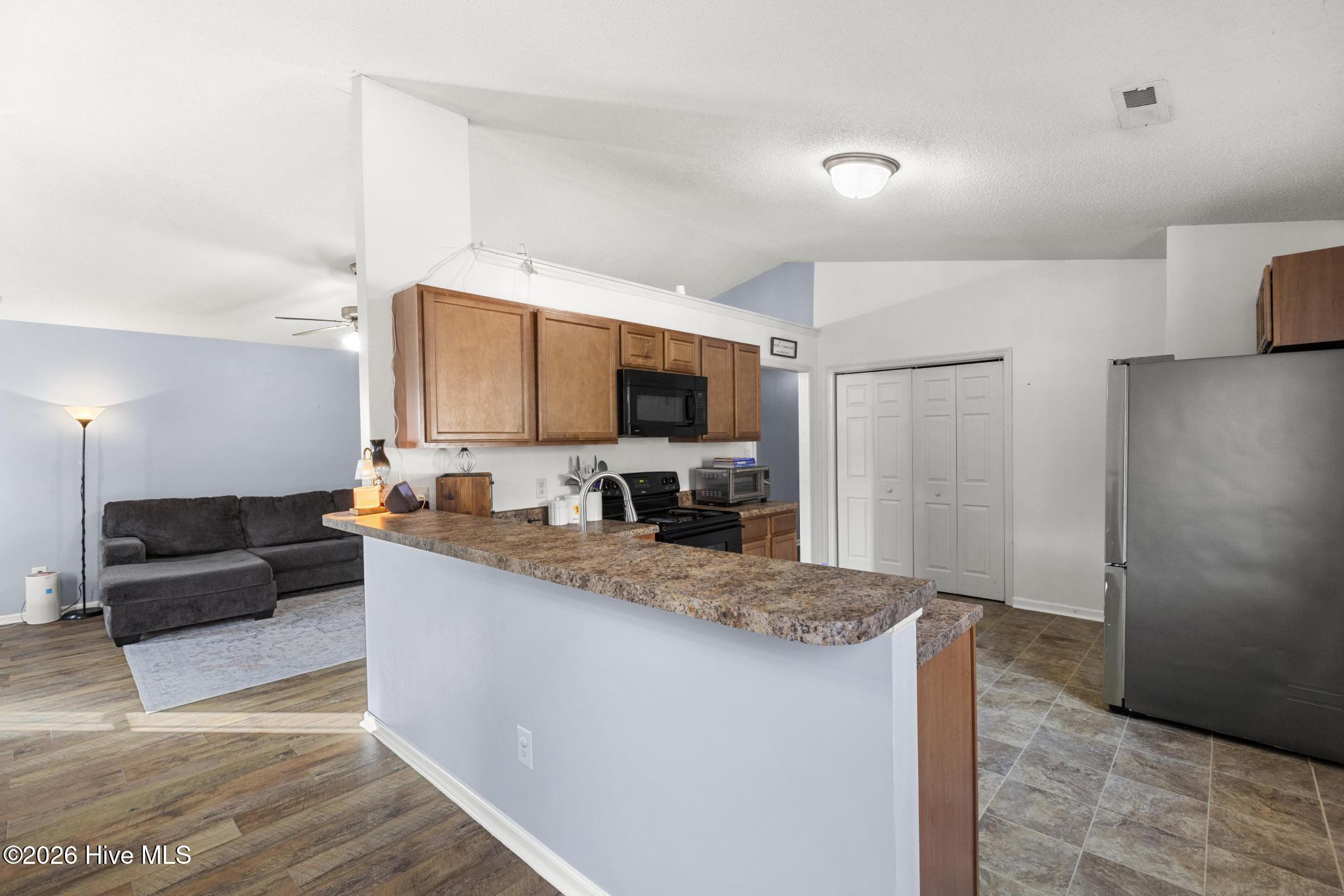 100549884 | Photo 11