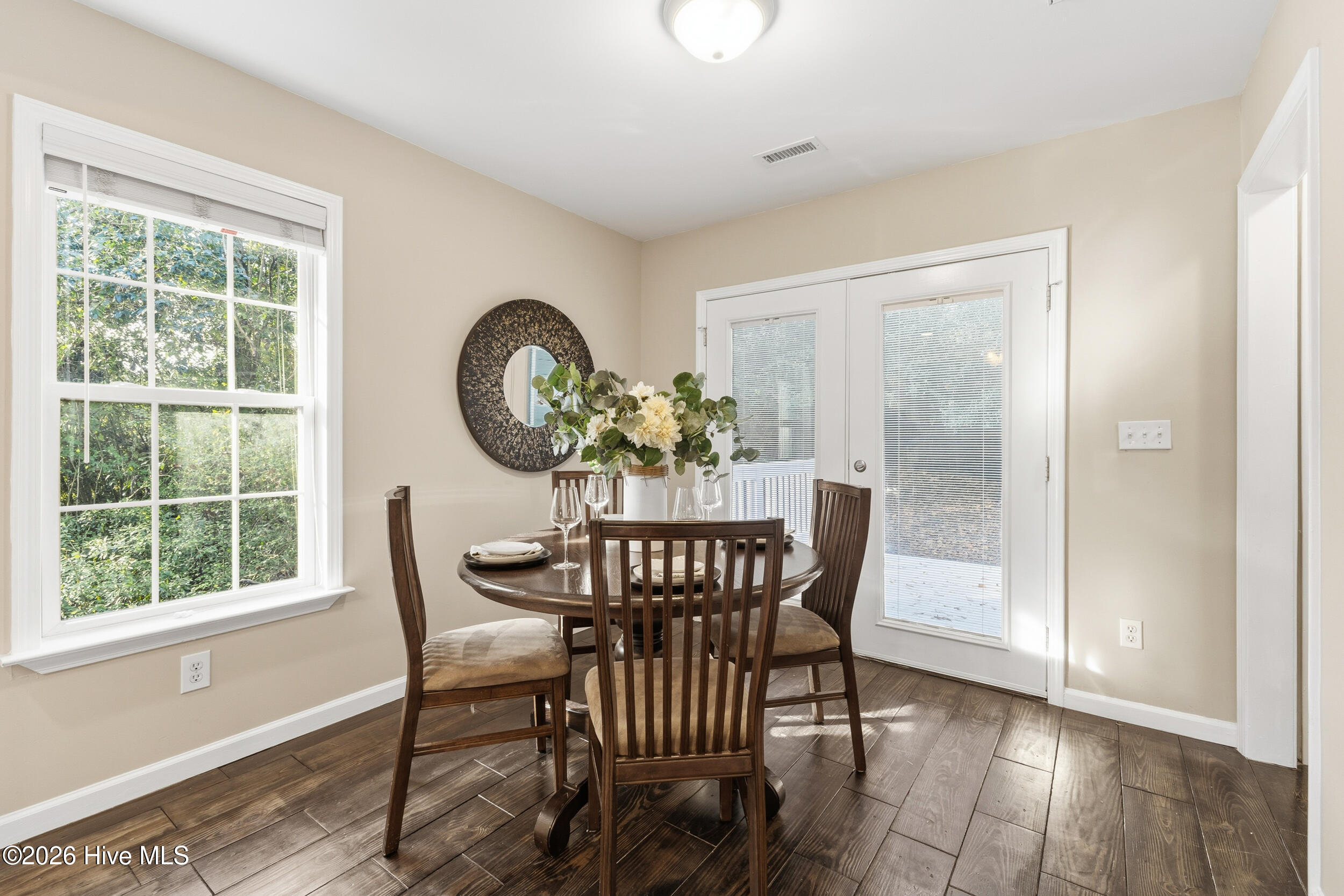 100548014 | Photo 11