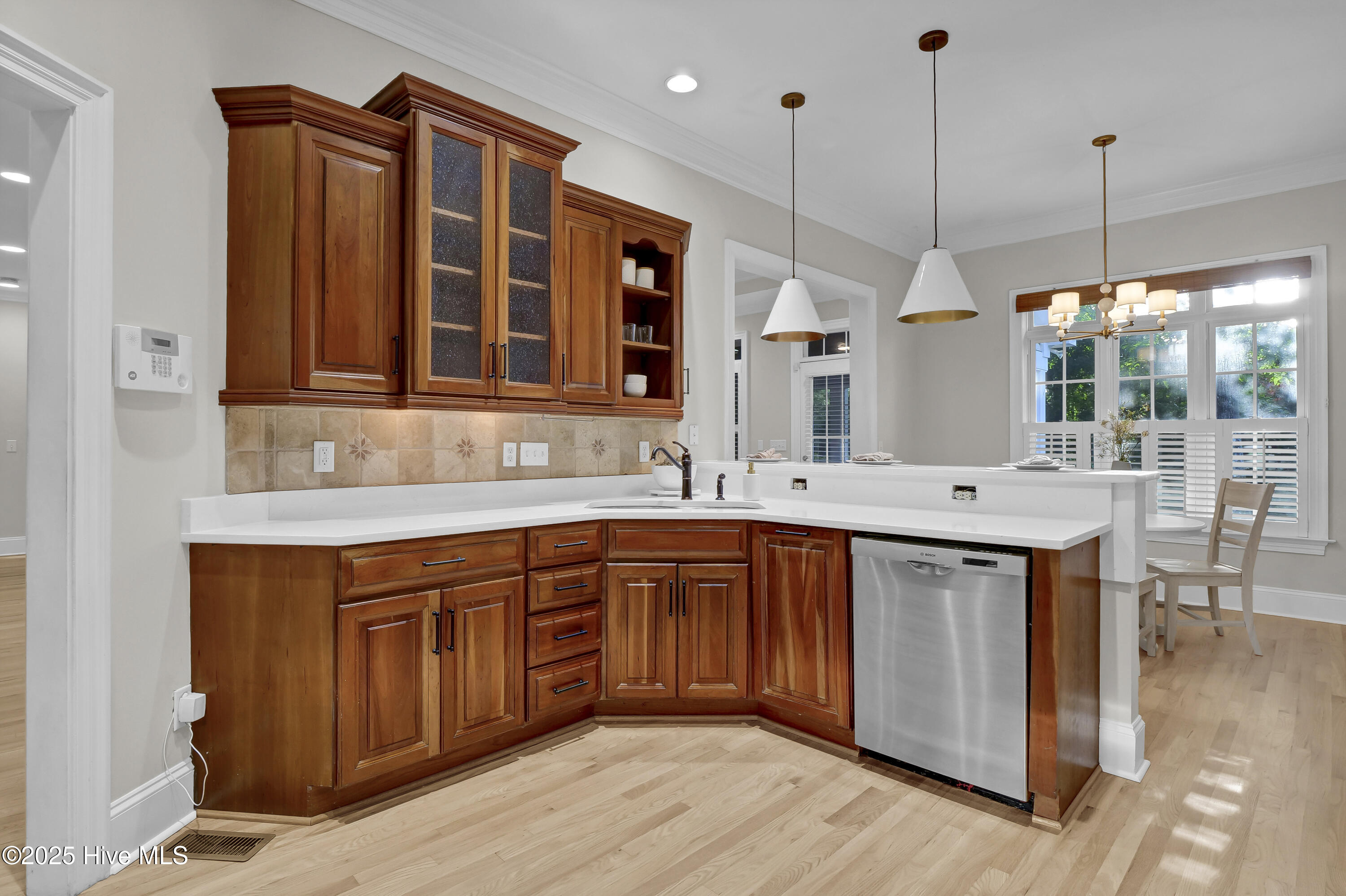 100518600 | Photo 18