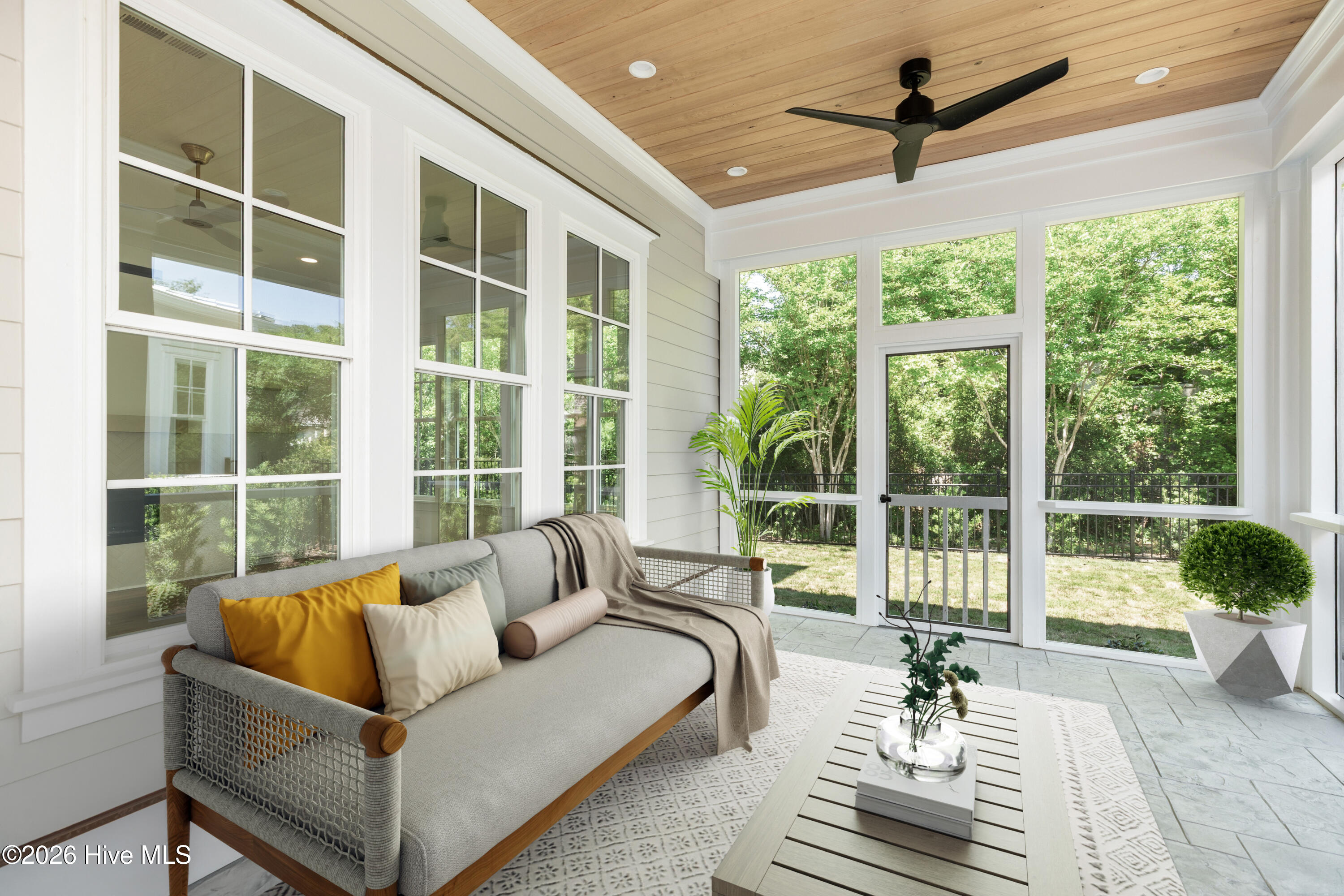 100519914 | Photo 16