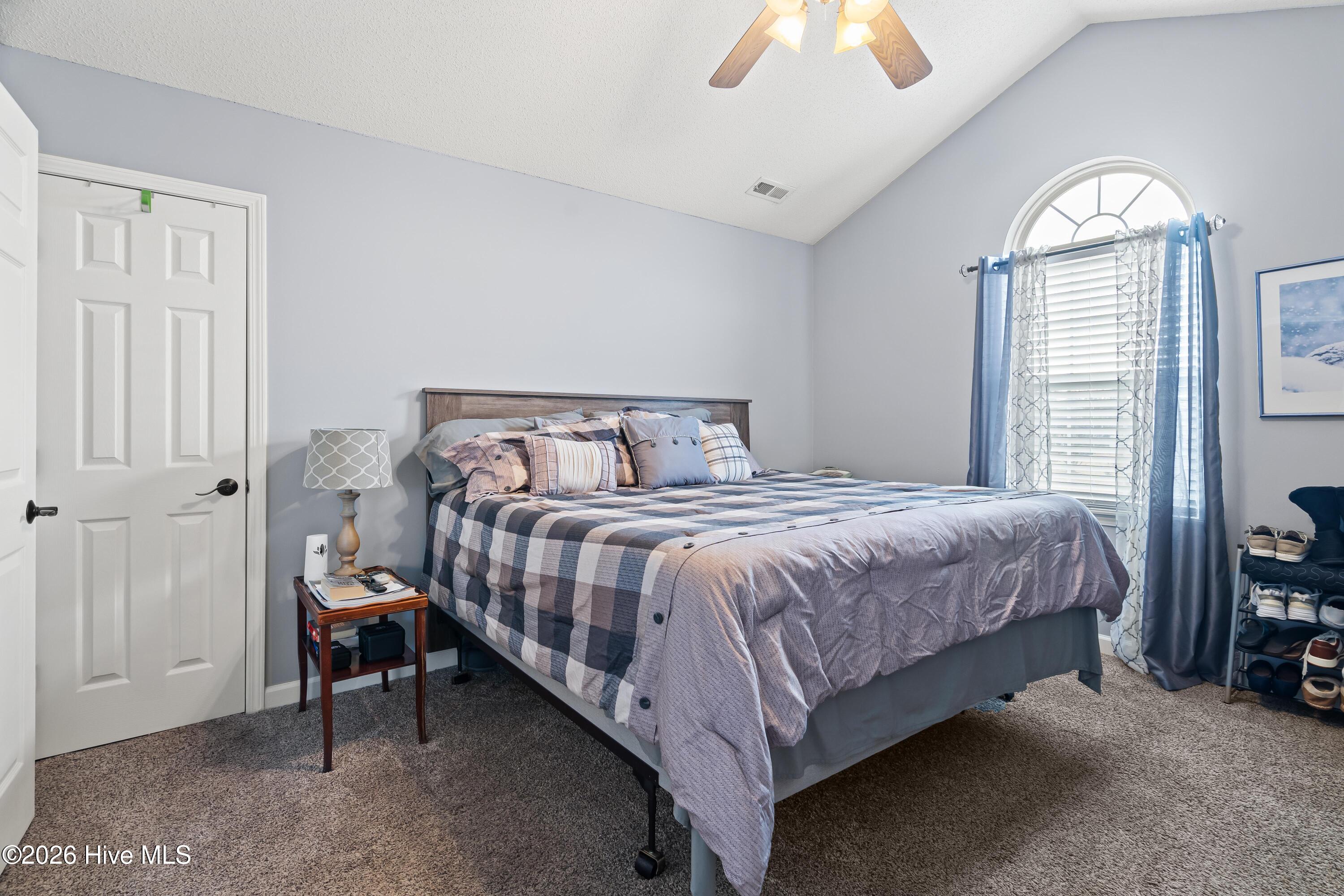 100550055 | Photo 37