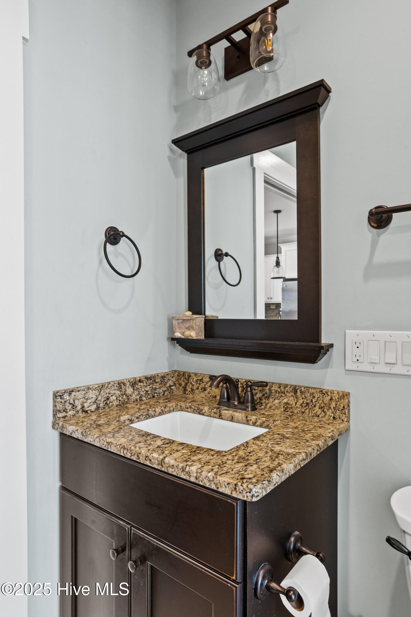 100503358 | Photo 23