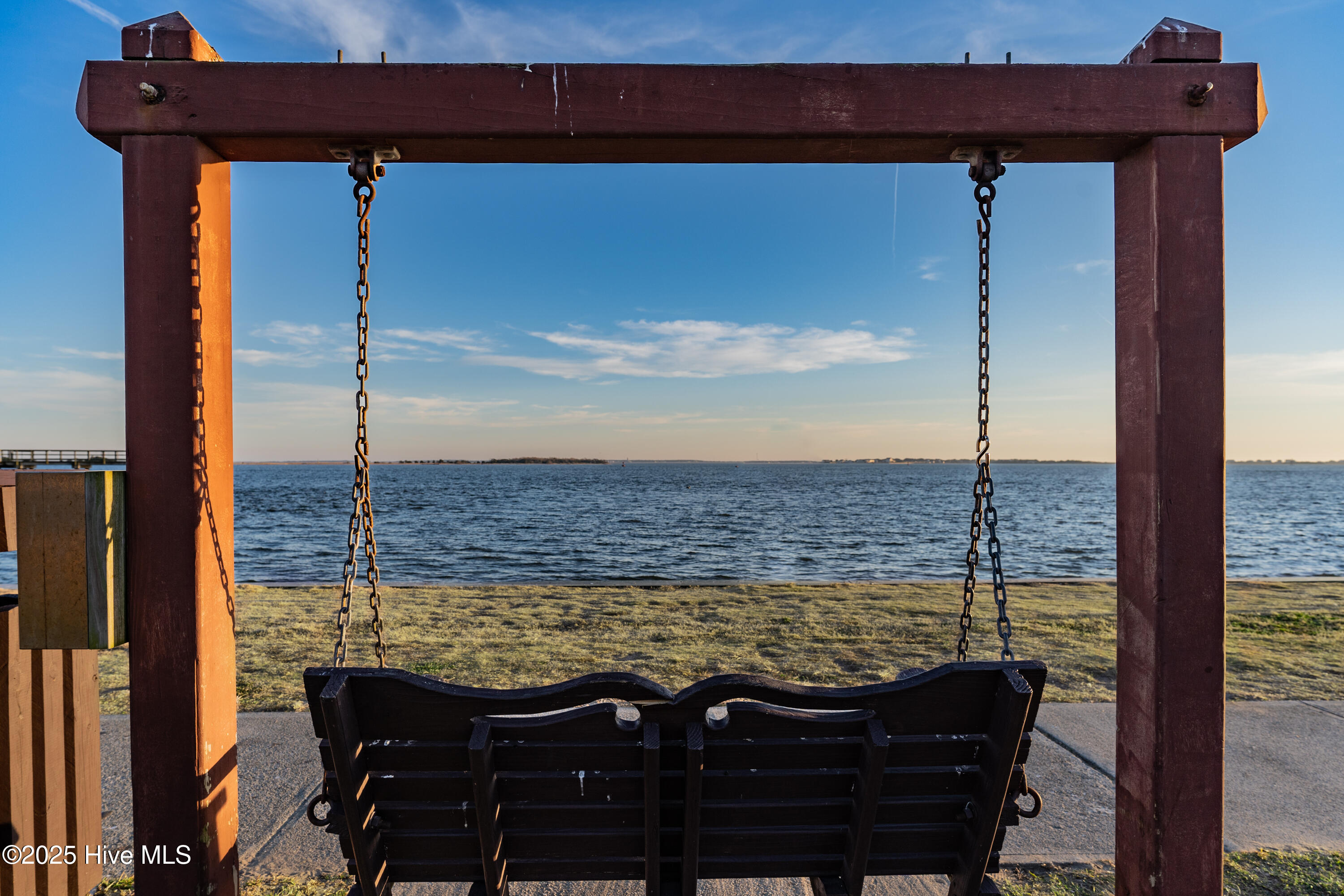 100533009 | Photo 25