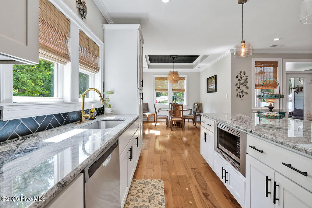 100518744 | Photo 17