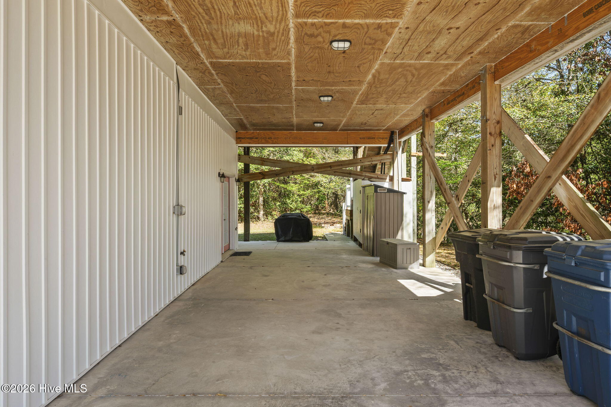 100565691 | Photo 54