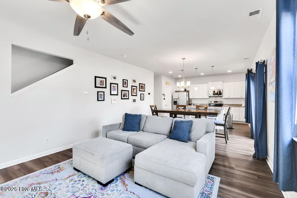 100560031 | Photo 10