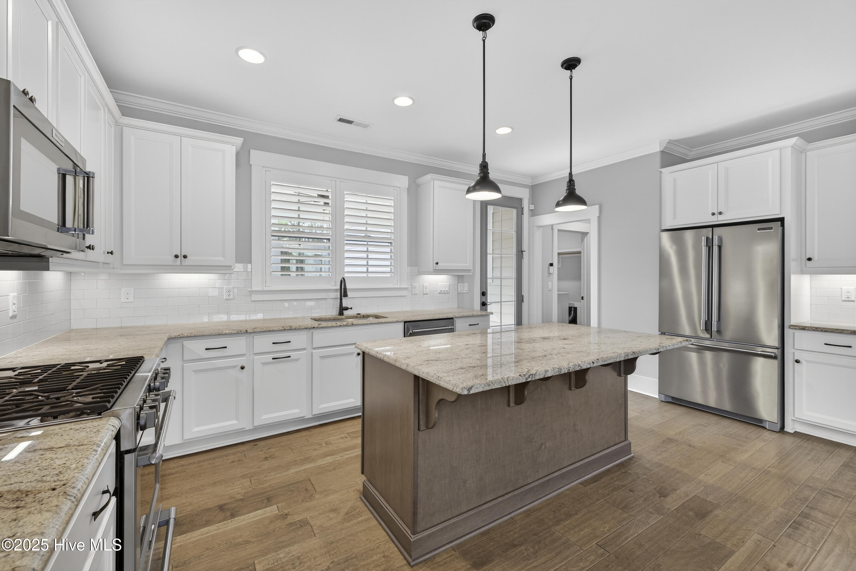 100547164 | Photo 12