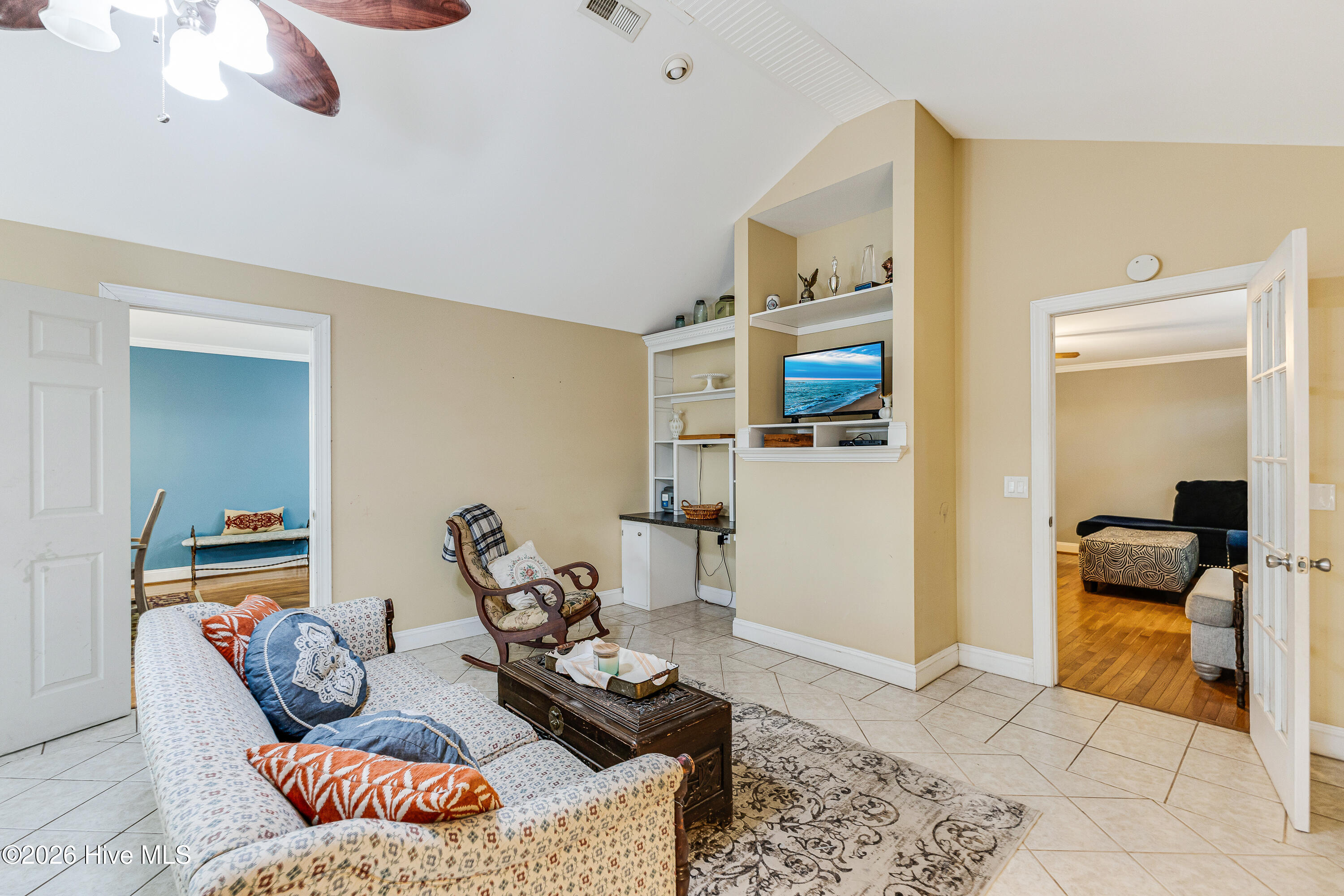 100551120 | Photo 15