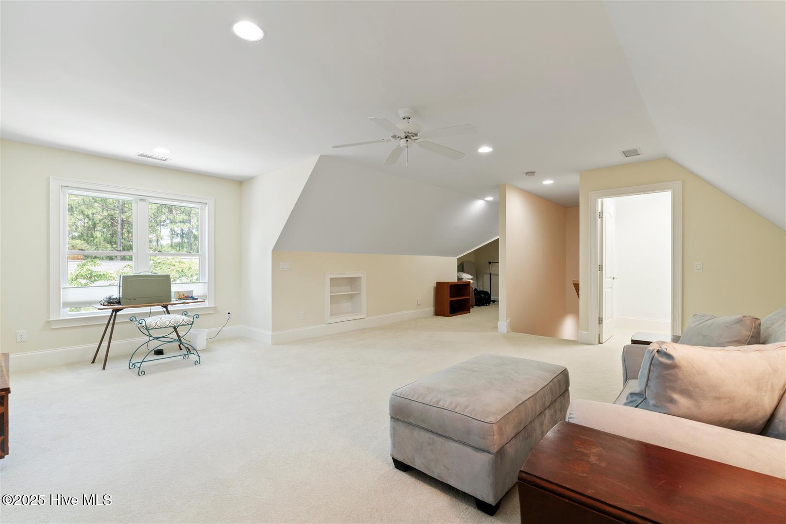 100518615 | Photo 65