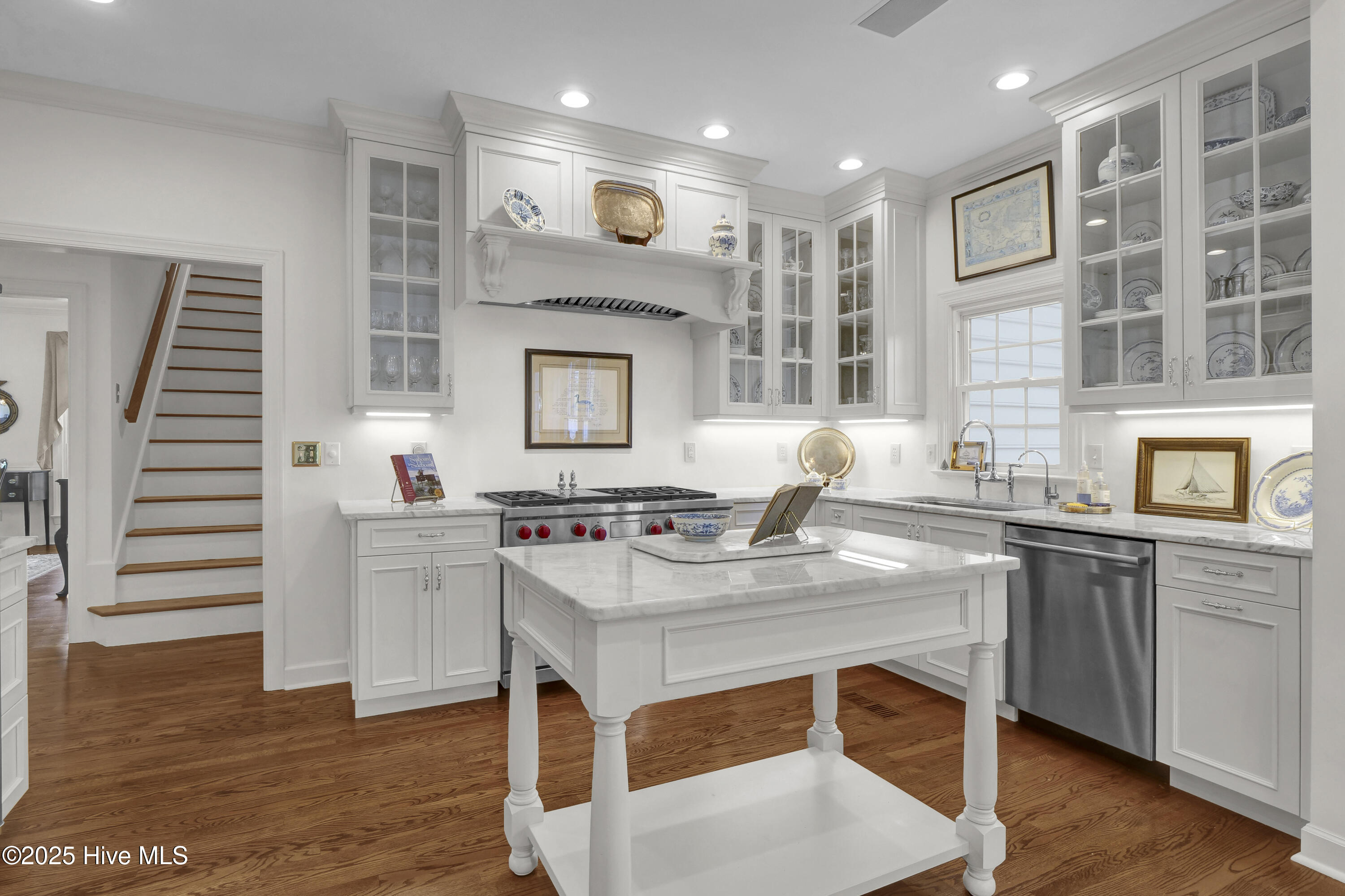 100541341 | Photo 24