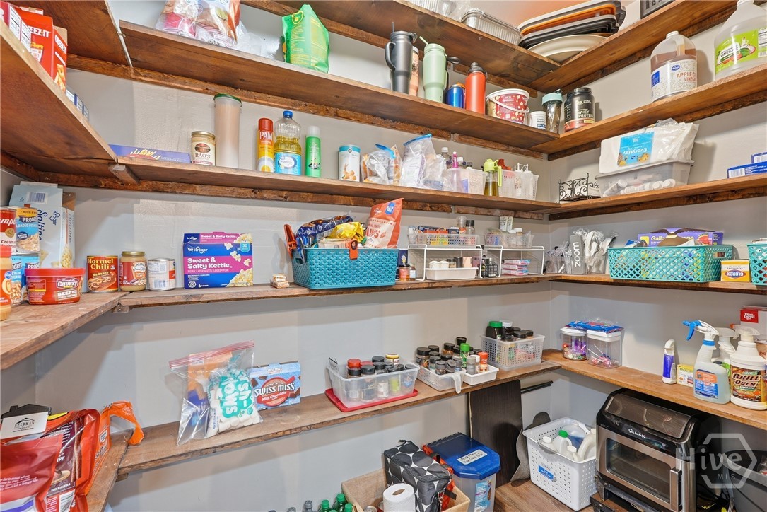 Large pantry added in 2022