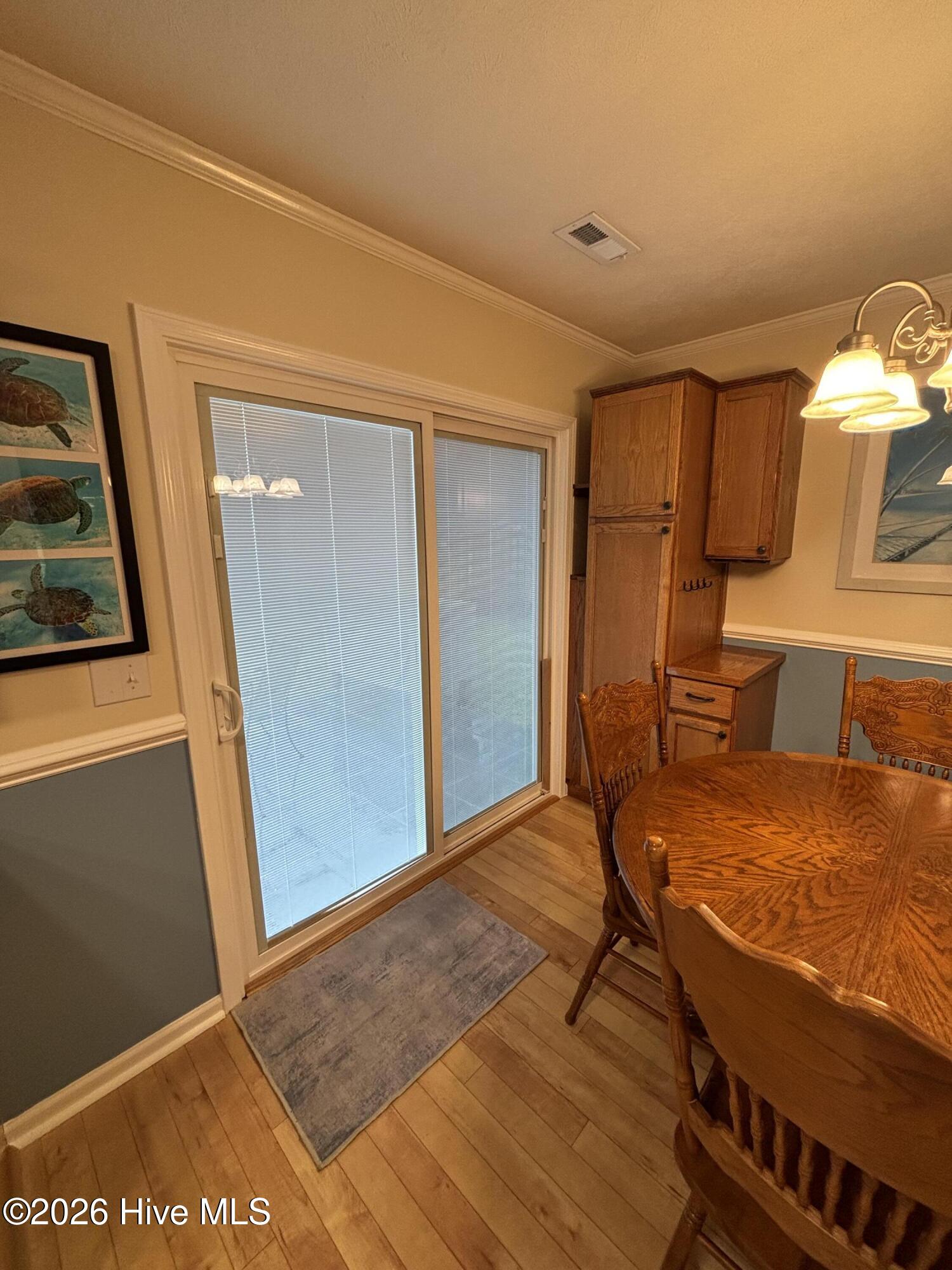 100561288 | Photo 19