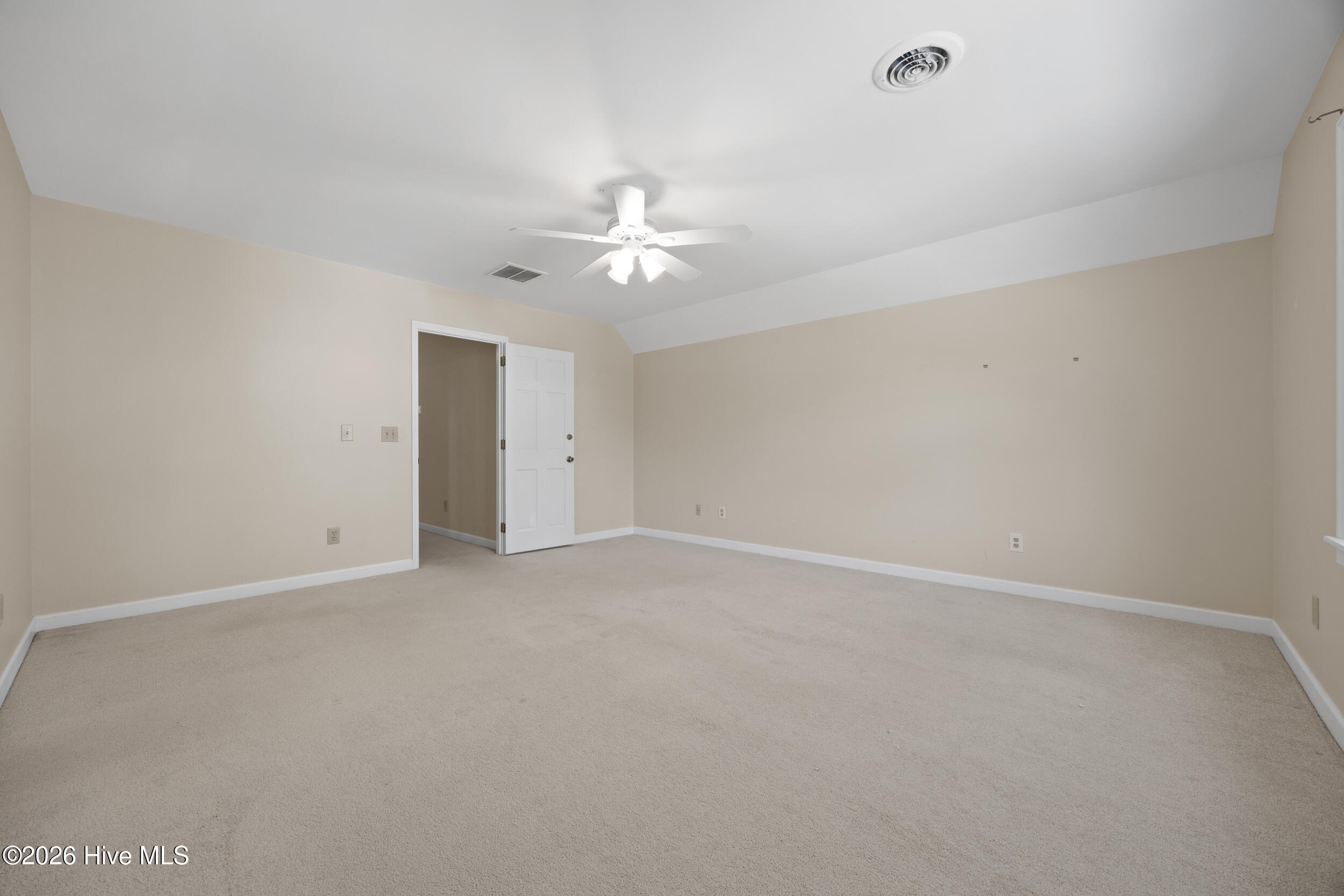 100558264 | Photo 39