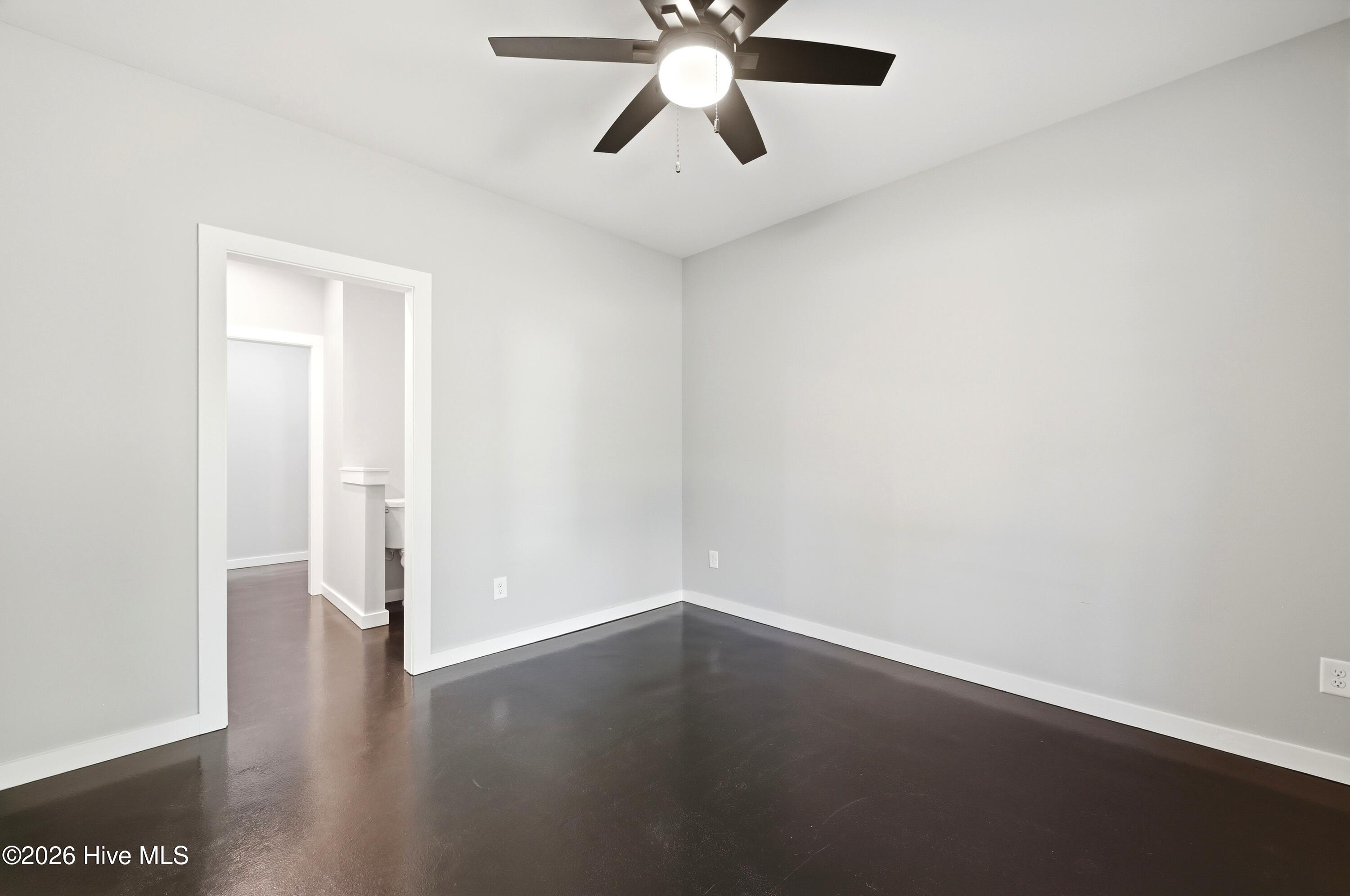 100570518 | Photo 19